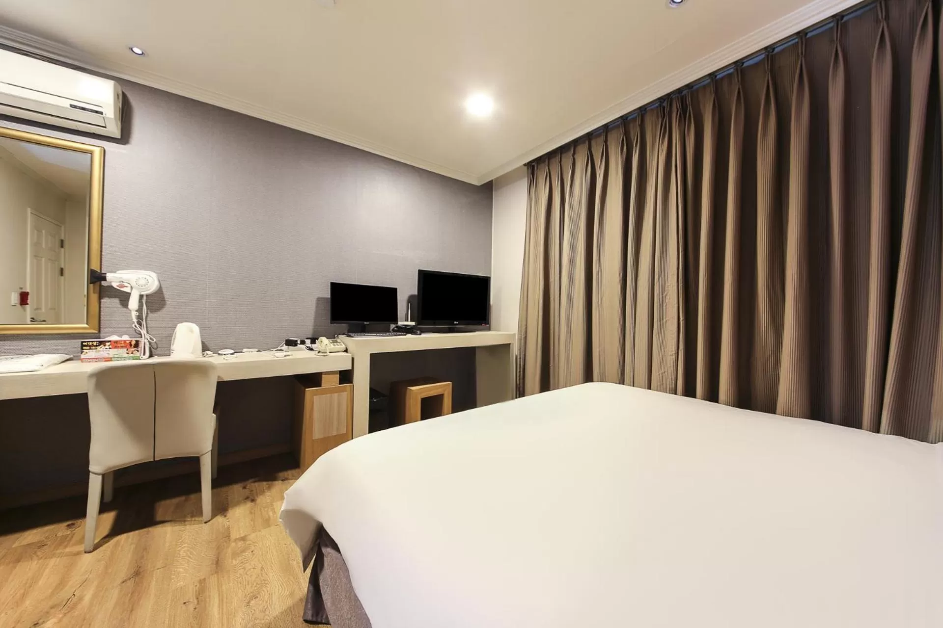 Bed in Central Hotel