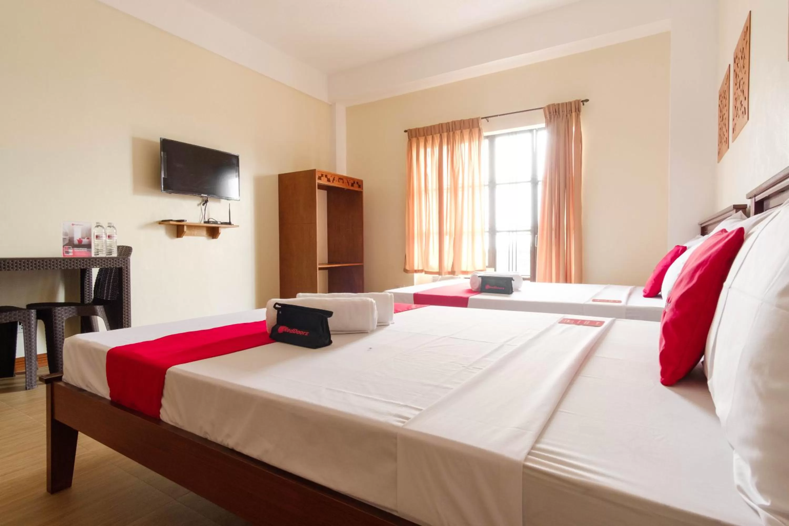 Photo of the whole room, Bed in RedDoorz Plus near Johnson and Johnson Paranaque