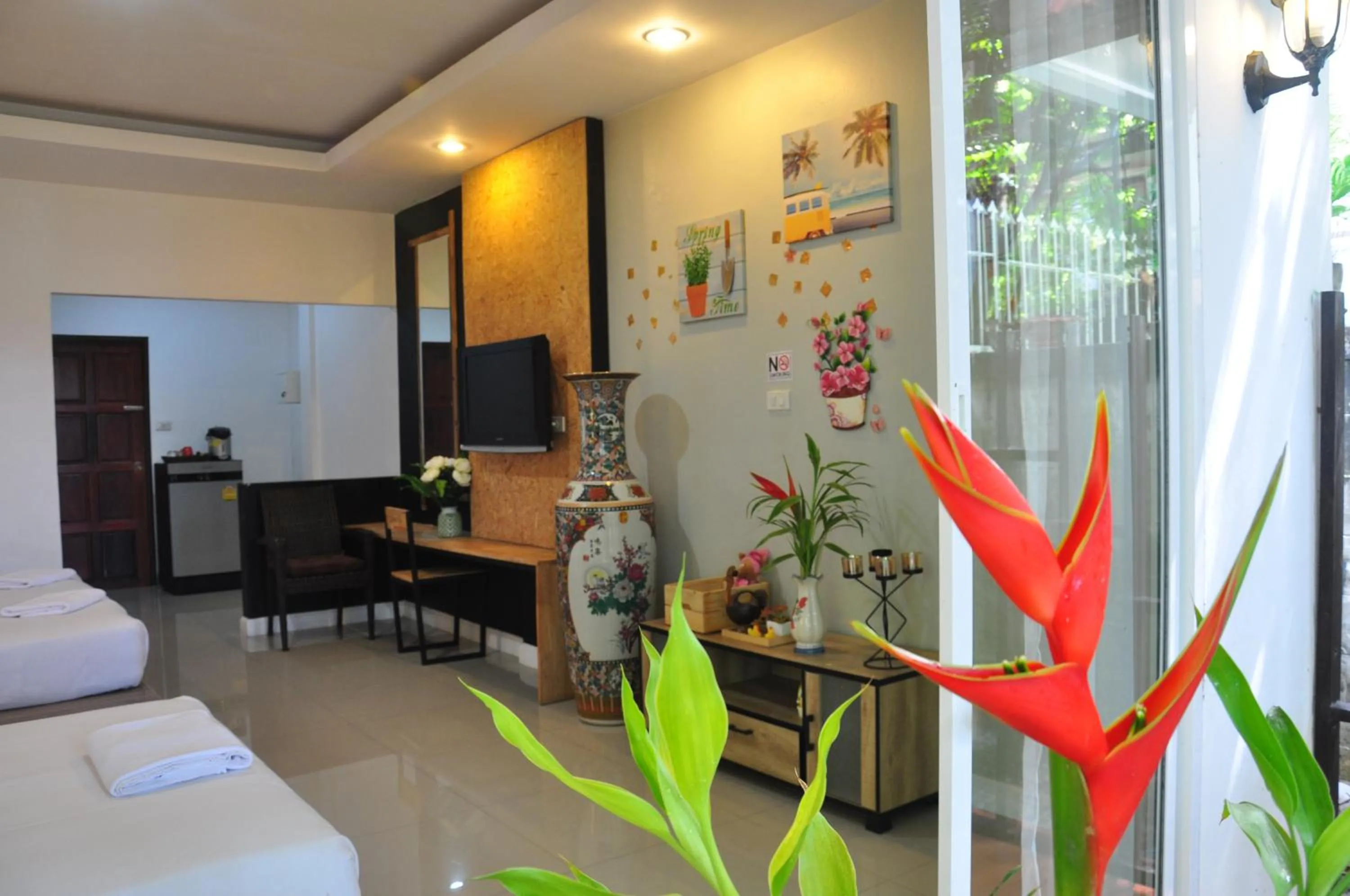 Photo of the whole room, Bed in Eat n Sleep