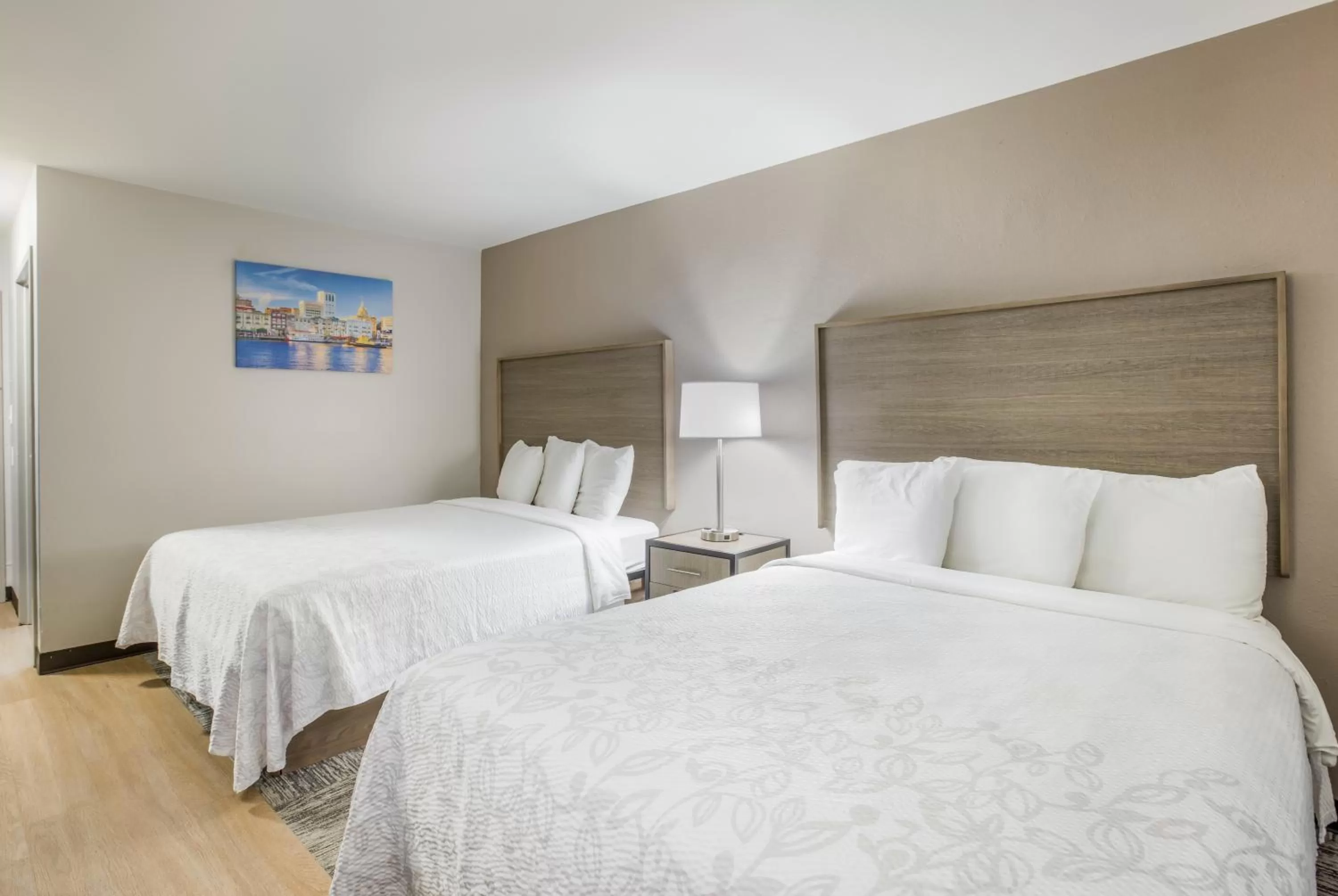 Photo of the whole room, Bed in Red Roof Inn PLUS+ & Suites Savannah – I-95