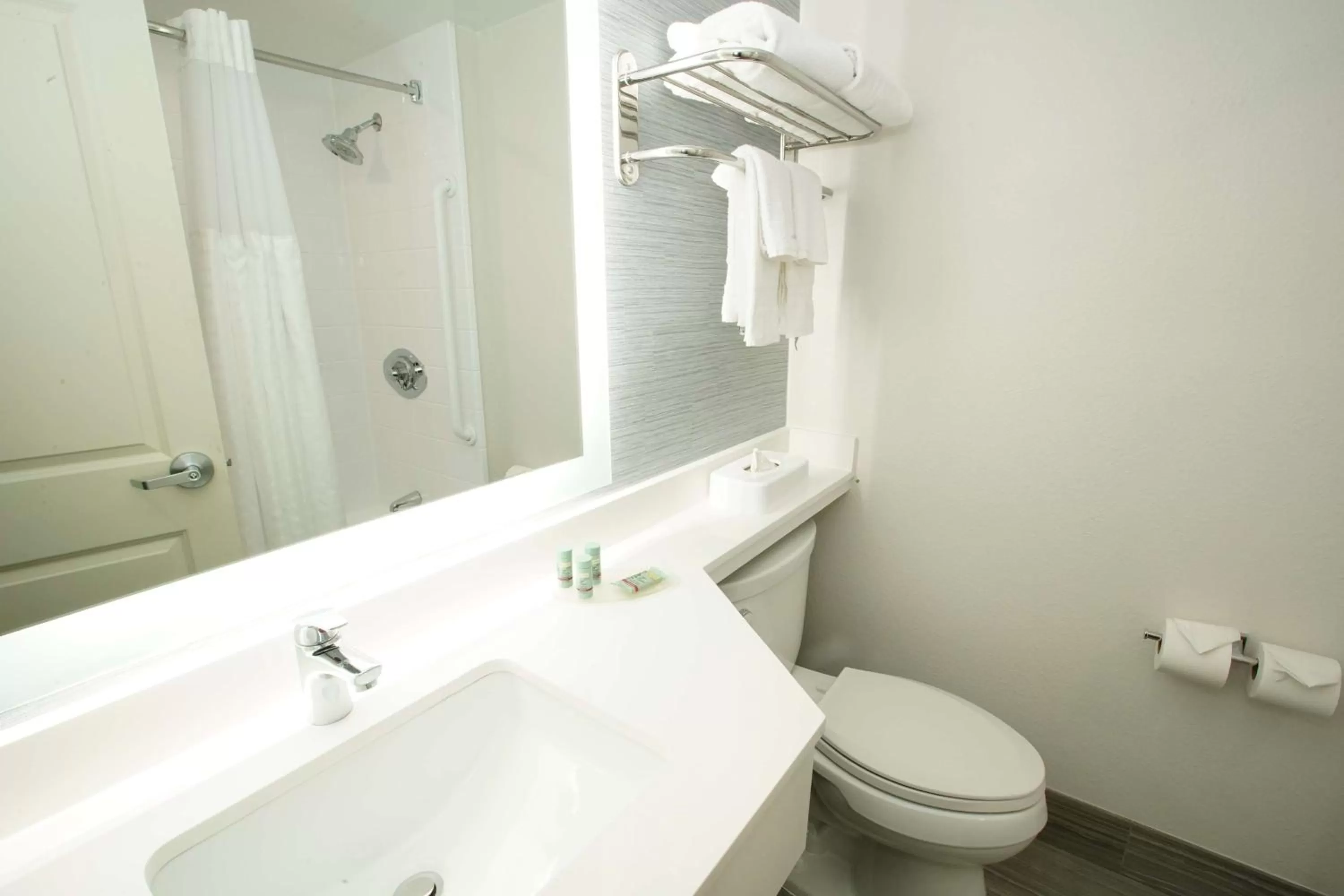 Bathroom in Best Western Paramus Hotel & Suites