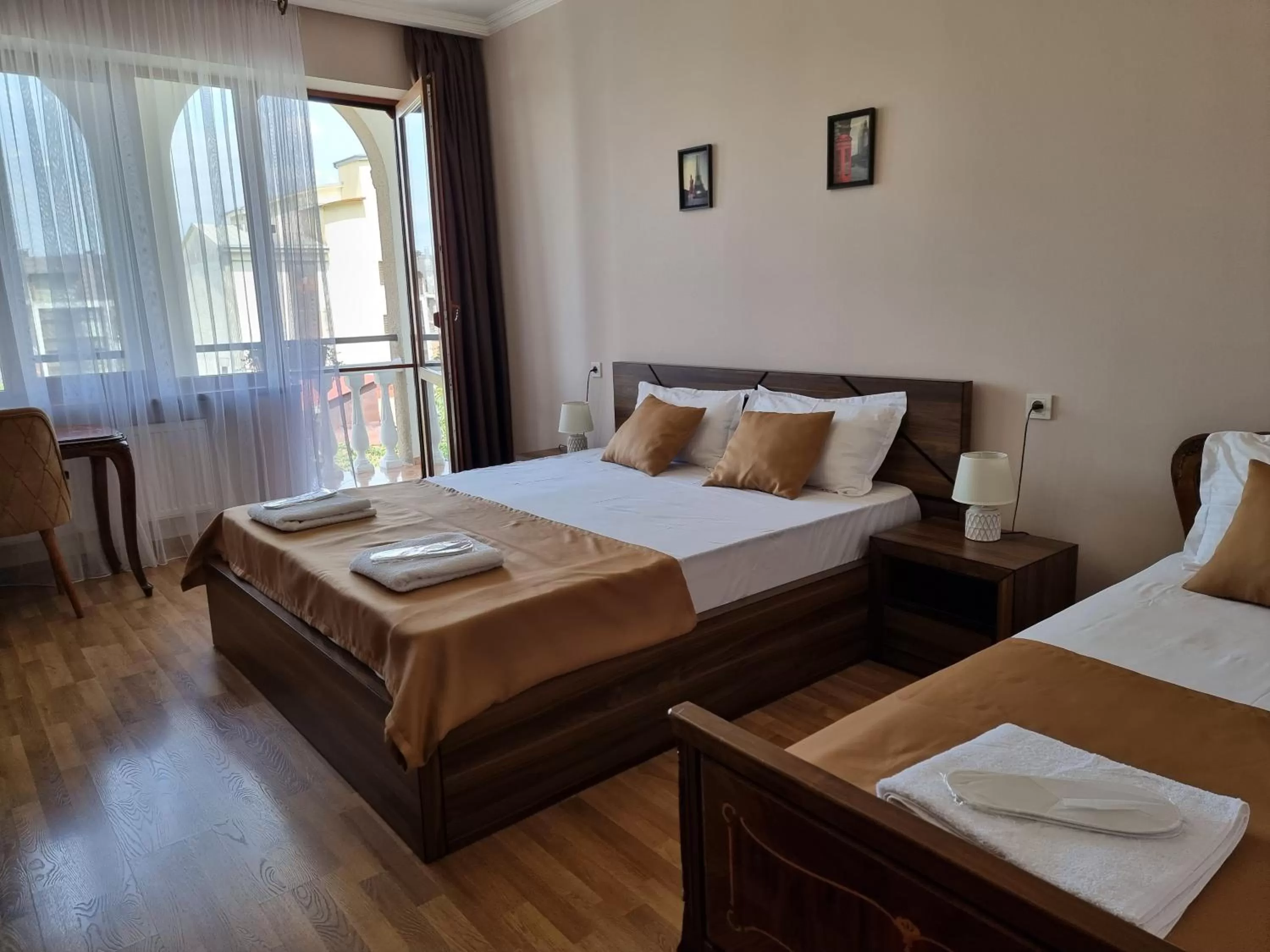 Photo of the whole room, Bed in Midtown-Vera