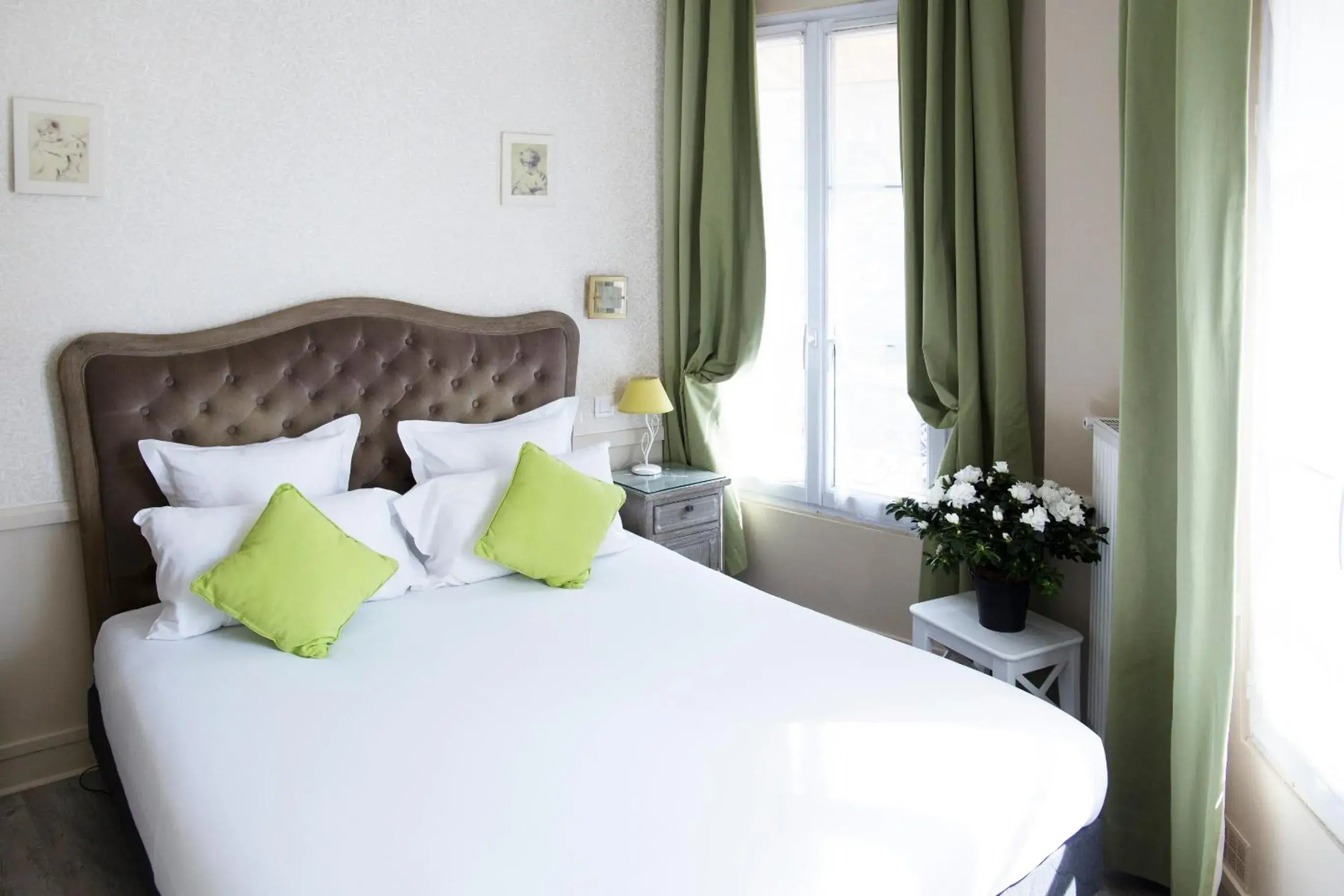 Double Room in Hôtel de la Motte Picquet Double Room in Hôtel de la Motte Picquet