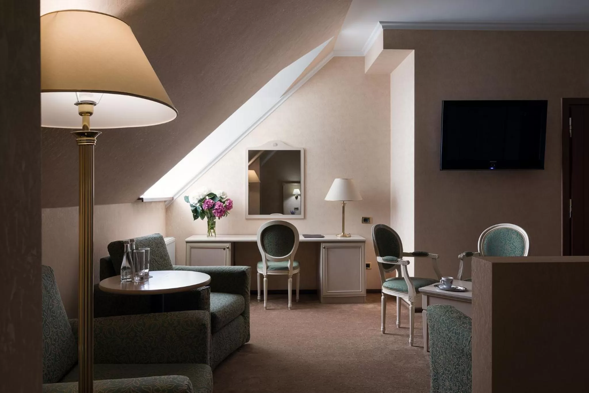 TV and multimedia in ONOVO Dendra Hotel