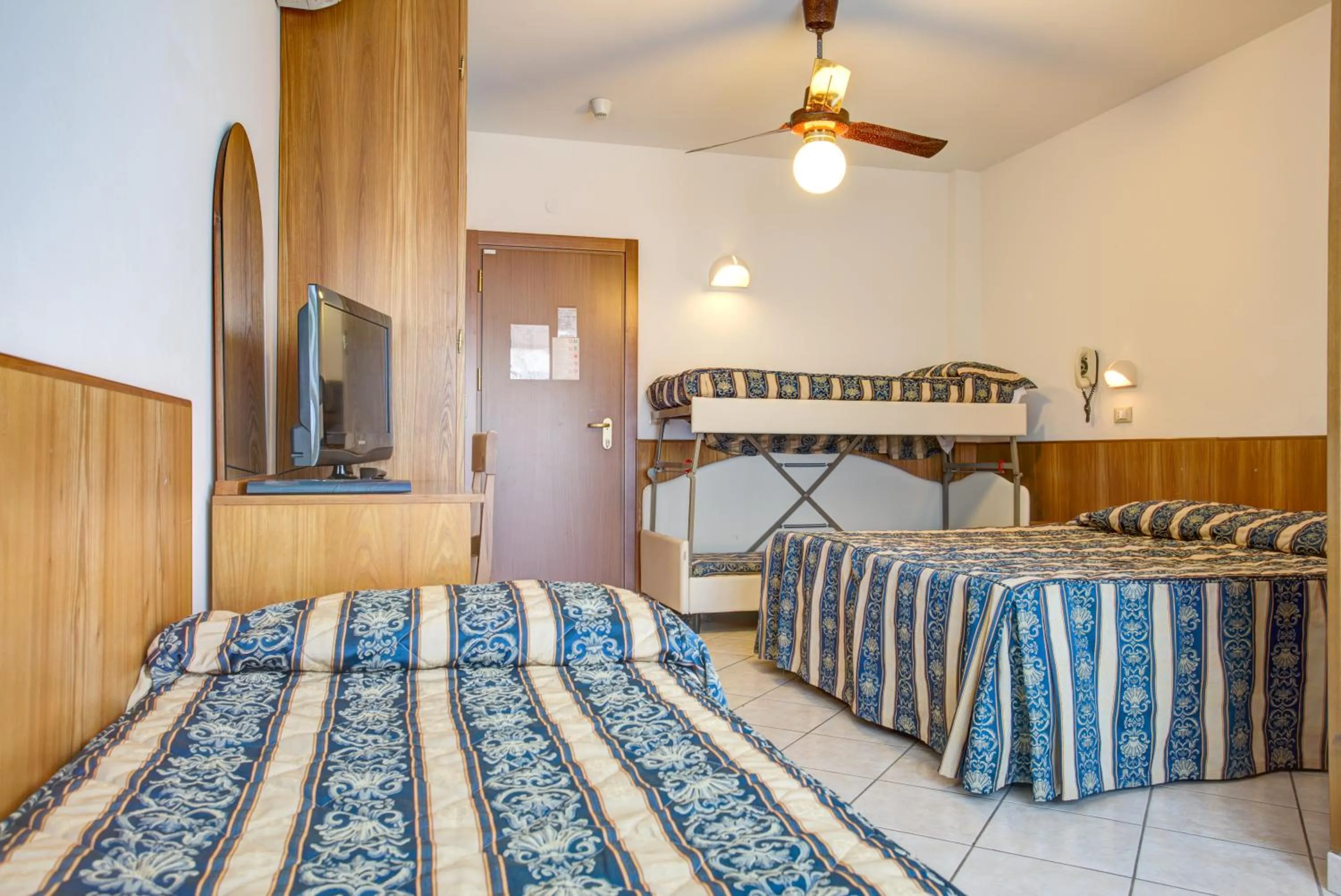 Bed in Hotel Genzianella