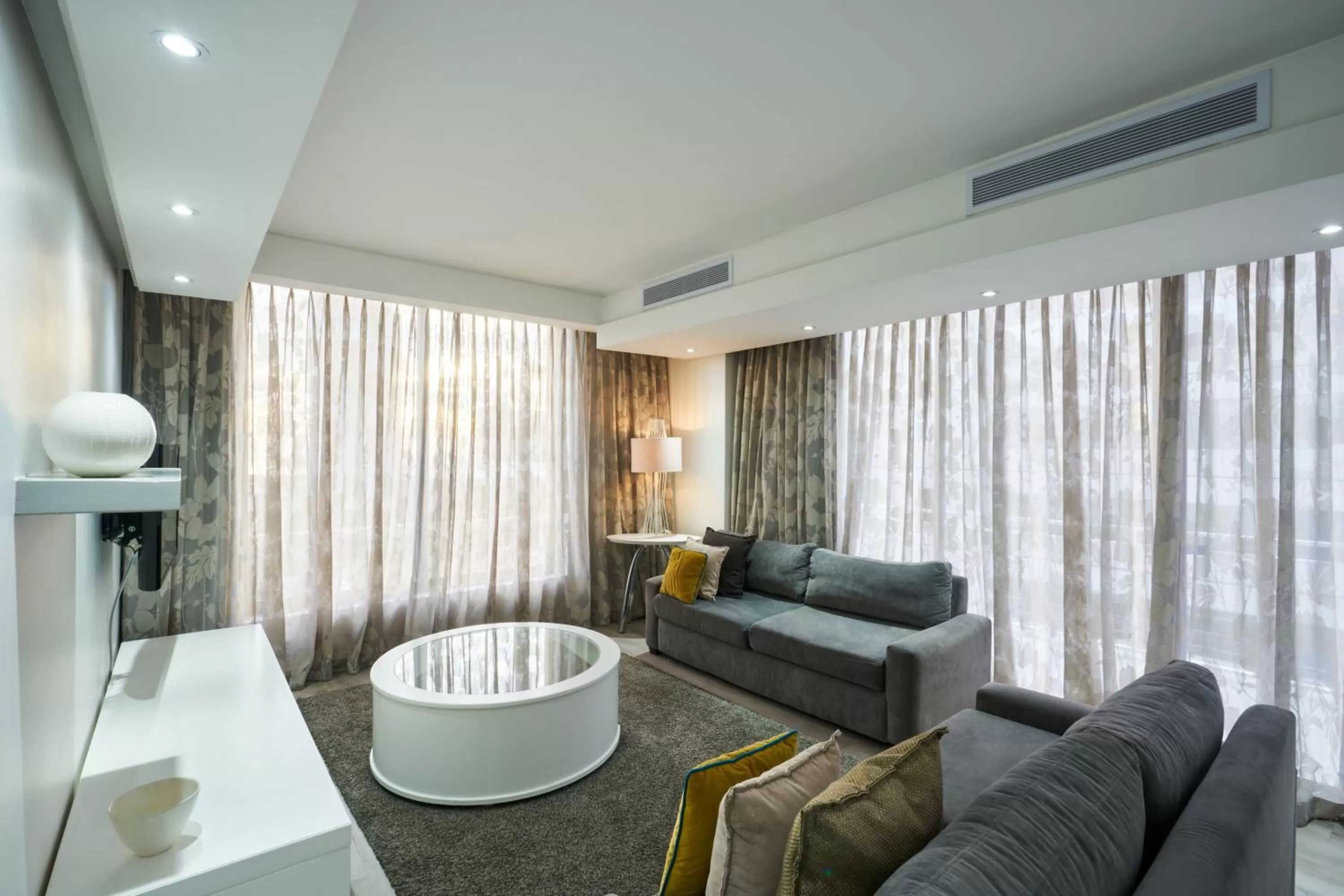 Photo of the whole room in Protea Hotel by Marriott Cape Town North Wharf