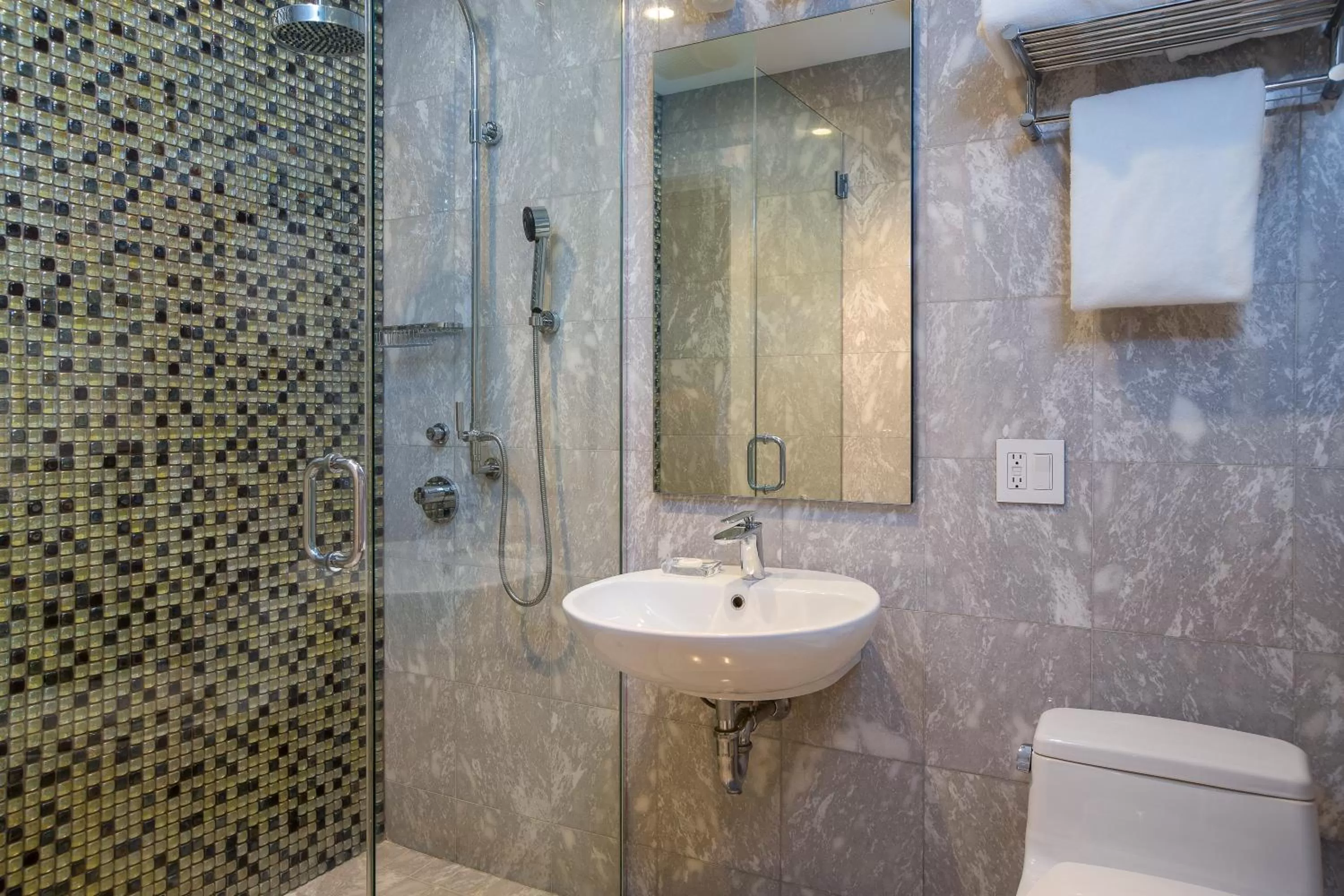 Bathroom in Lombardy Hotel