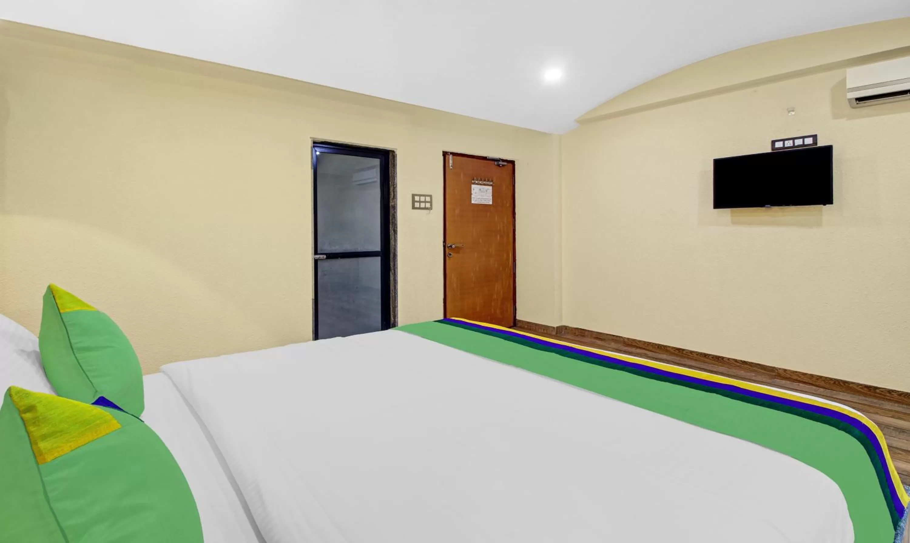 Bed in Treebo Majestic Palms, 2 Km From Colva Beach