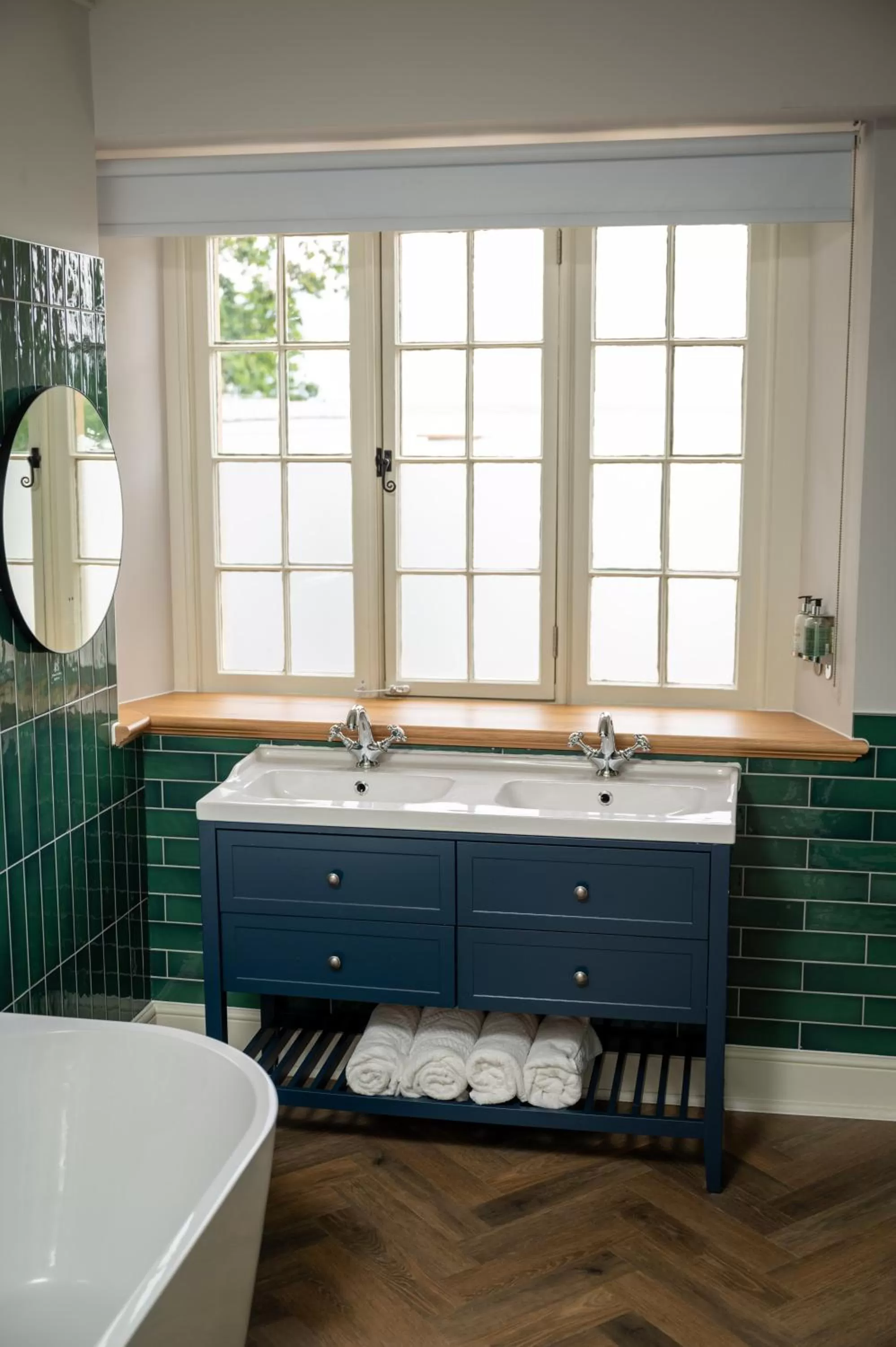 Bathroom in The Royal Inn by Chef & Brewer Collection
