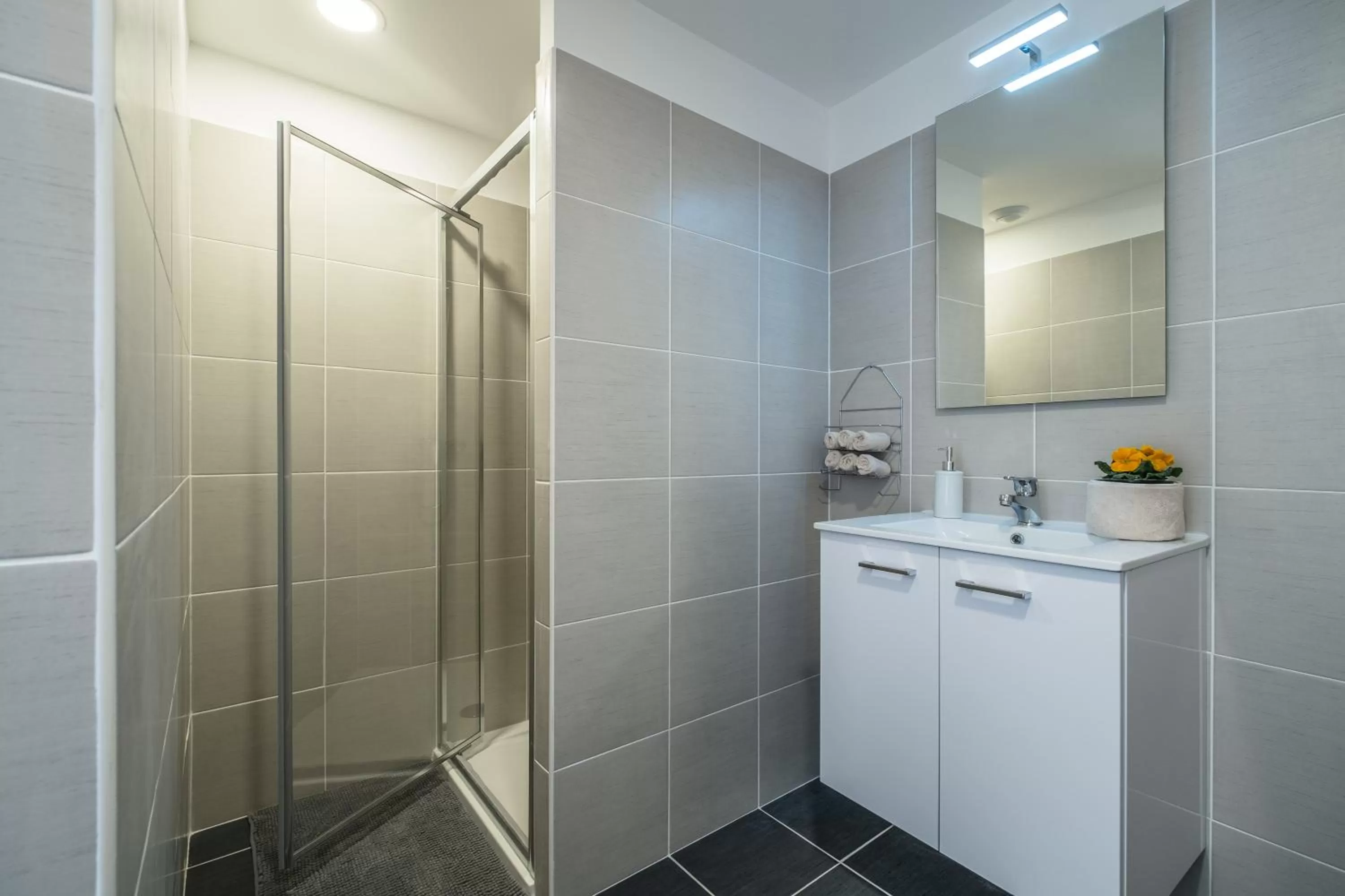 Shower in Cannes Marina Appart Hotel Mandelieu