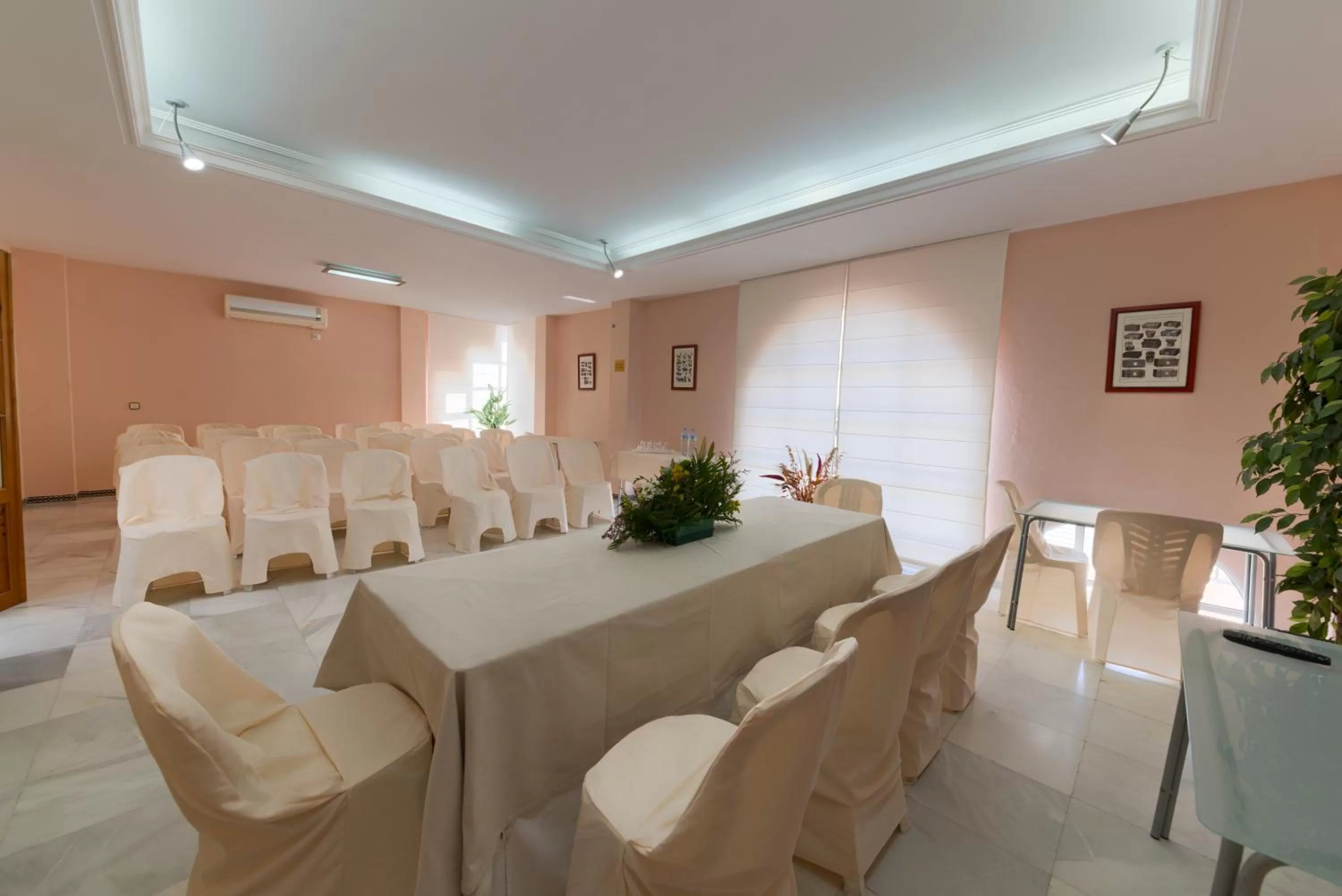 Meeting/conference room in Hotel Torre De Los Guzmanes