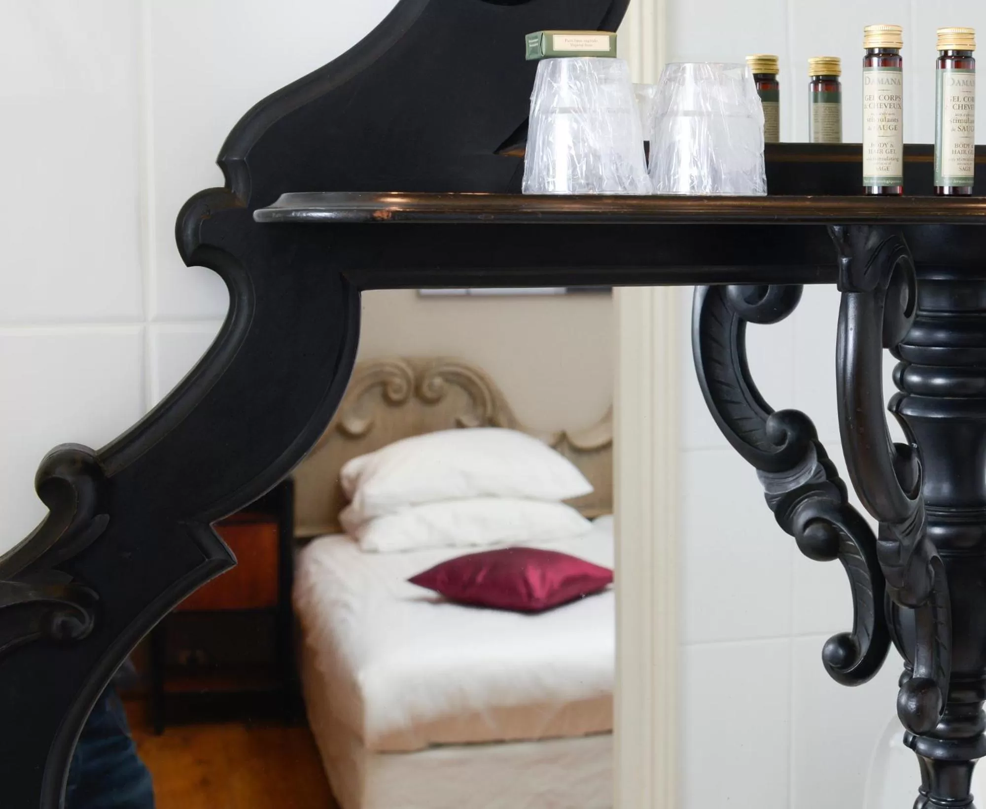 Property building, Bed in Augusta Hotel