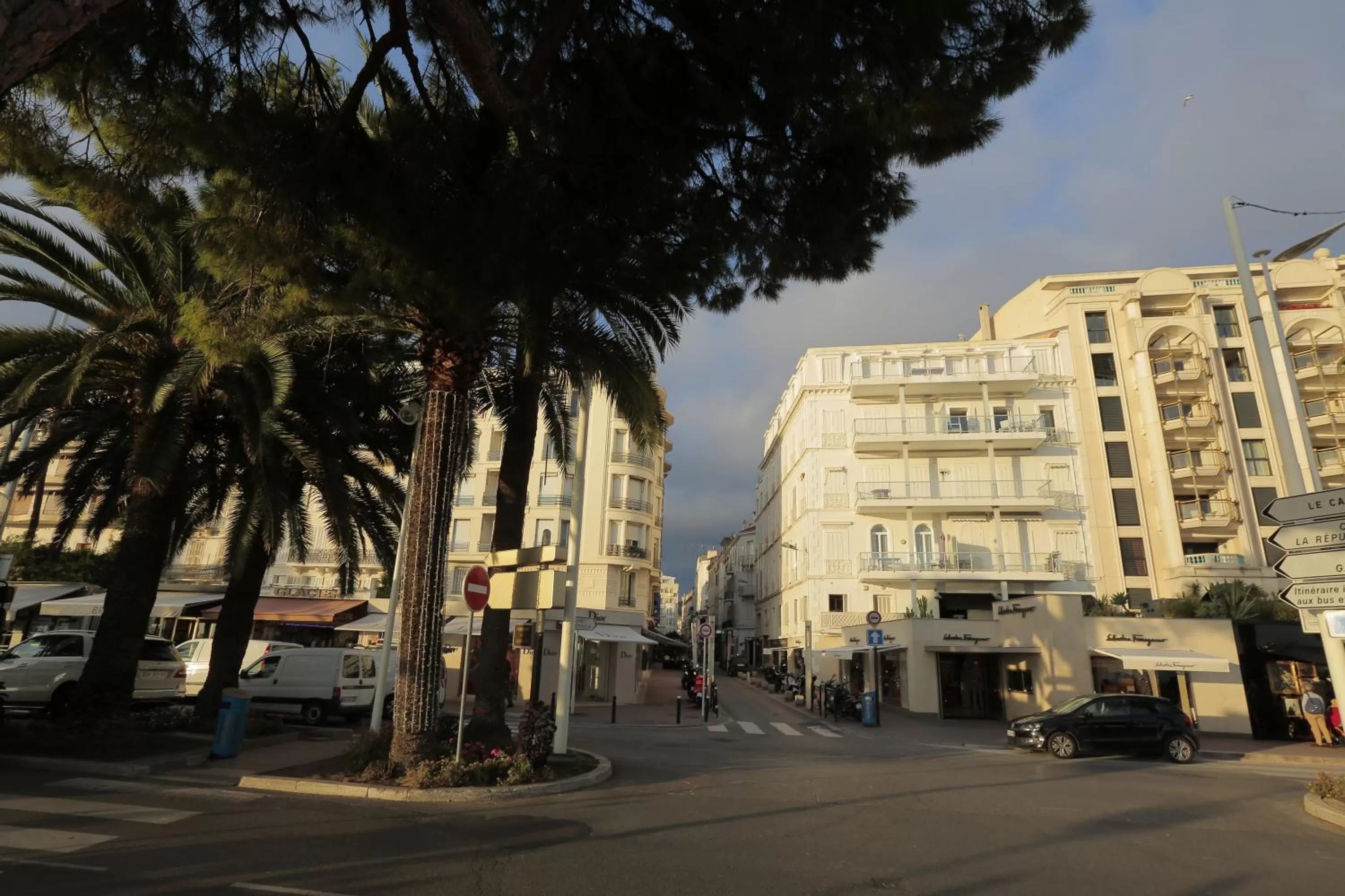 Neighbourhood in Azurene Royal Hotel