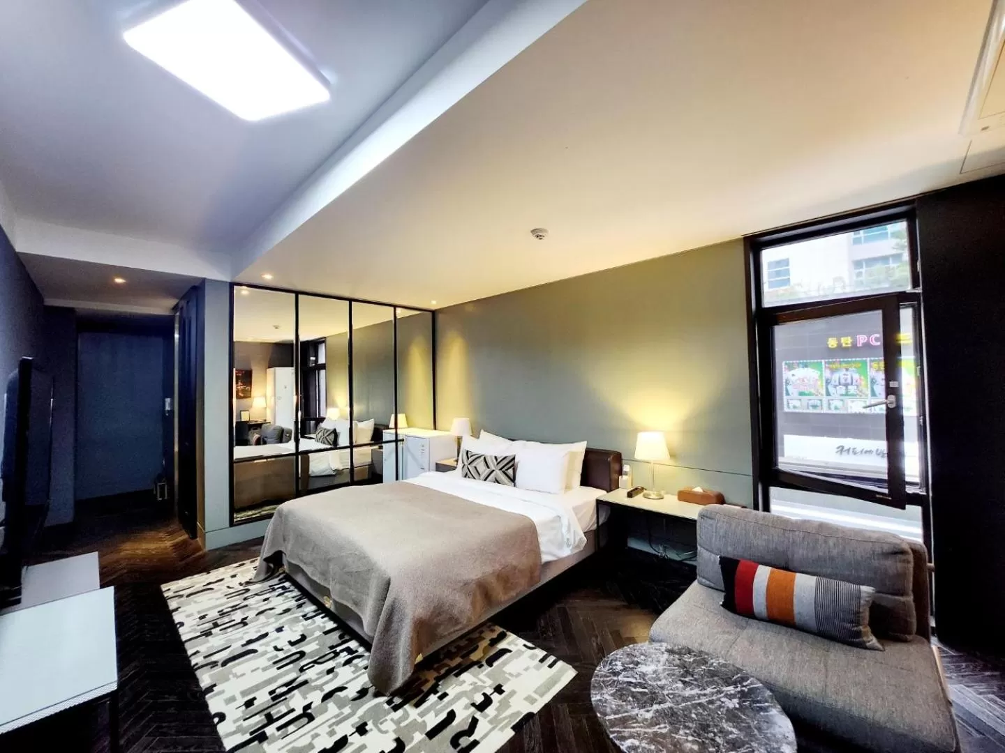 Bed in JS Boutique Hotel