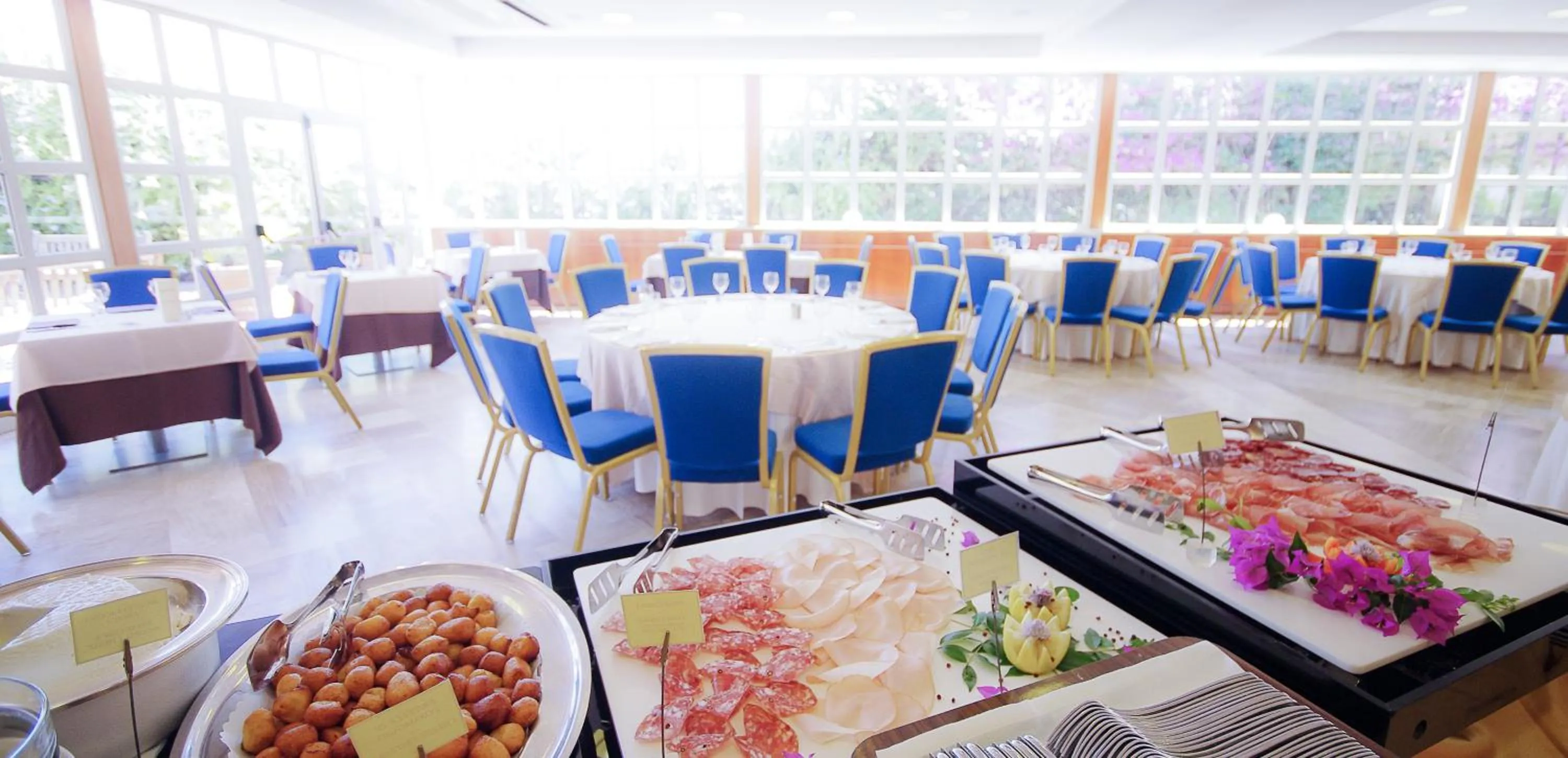 Restaurant/places to eat in Caesar's Hotel