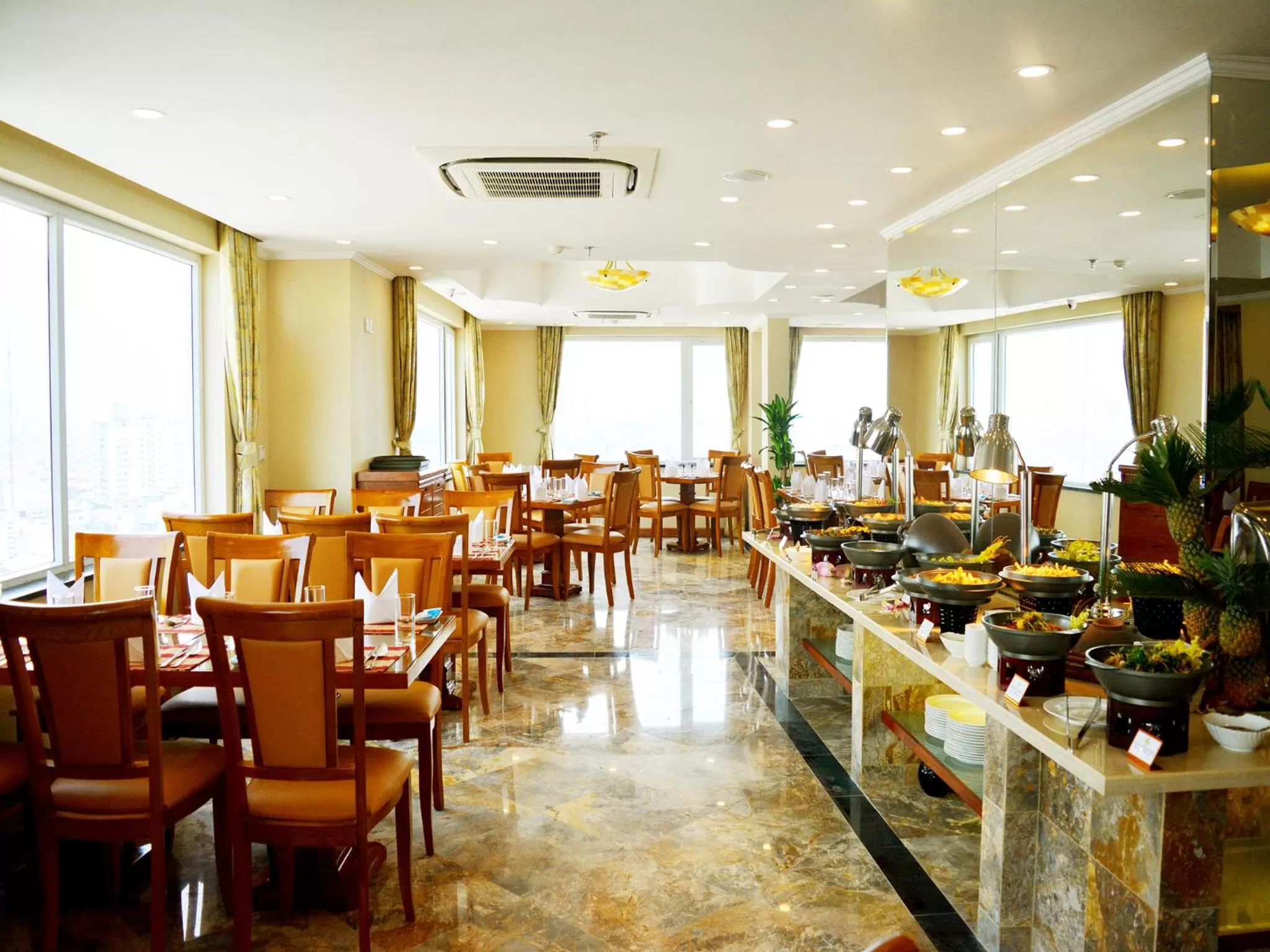 Restaurant/places to eat in A25 Luxury Hotel
