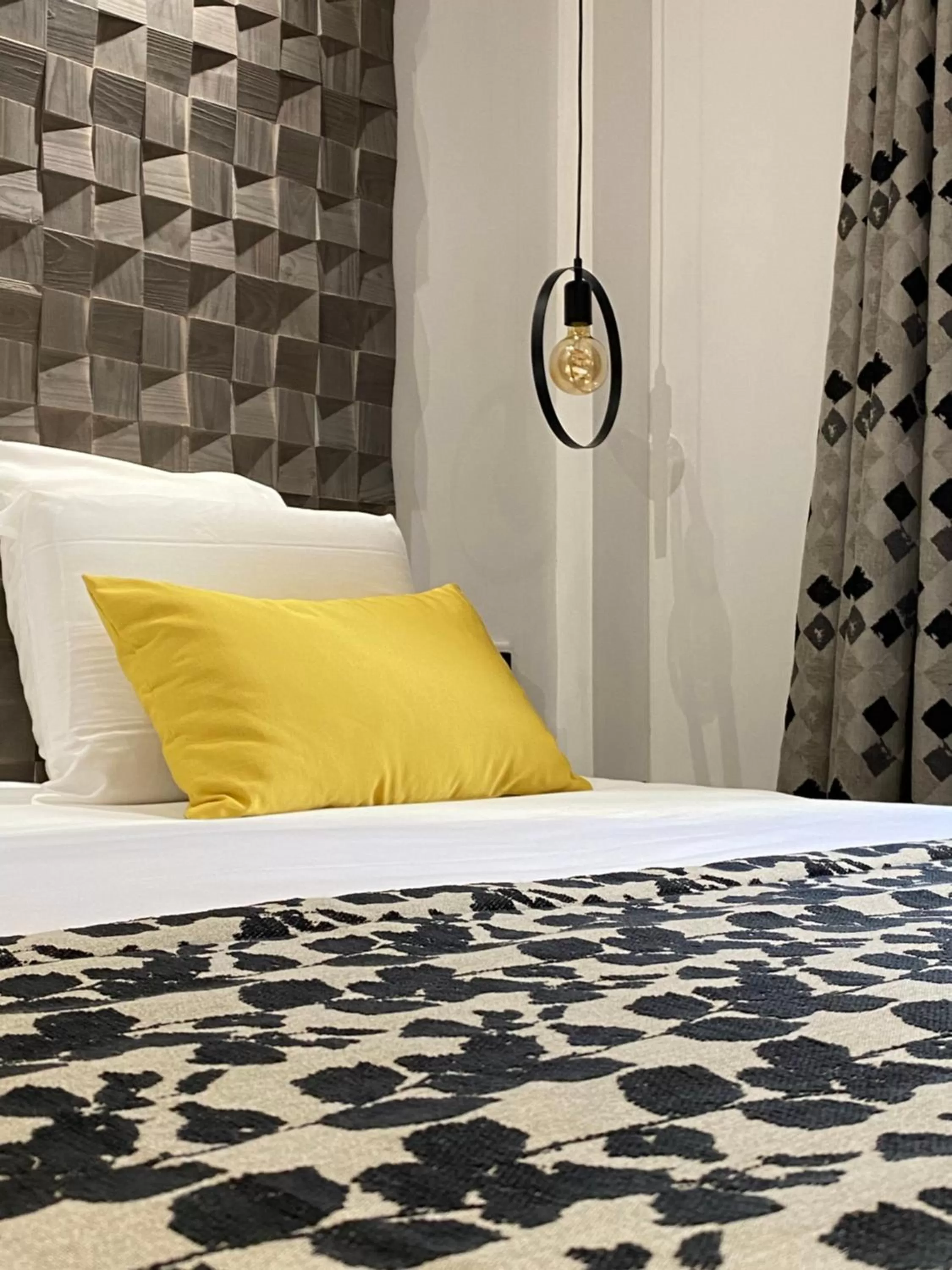 Bed in Kyriad Chalon-Sur-Saone Centre