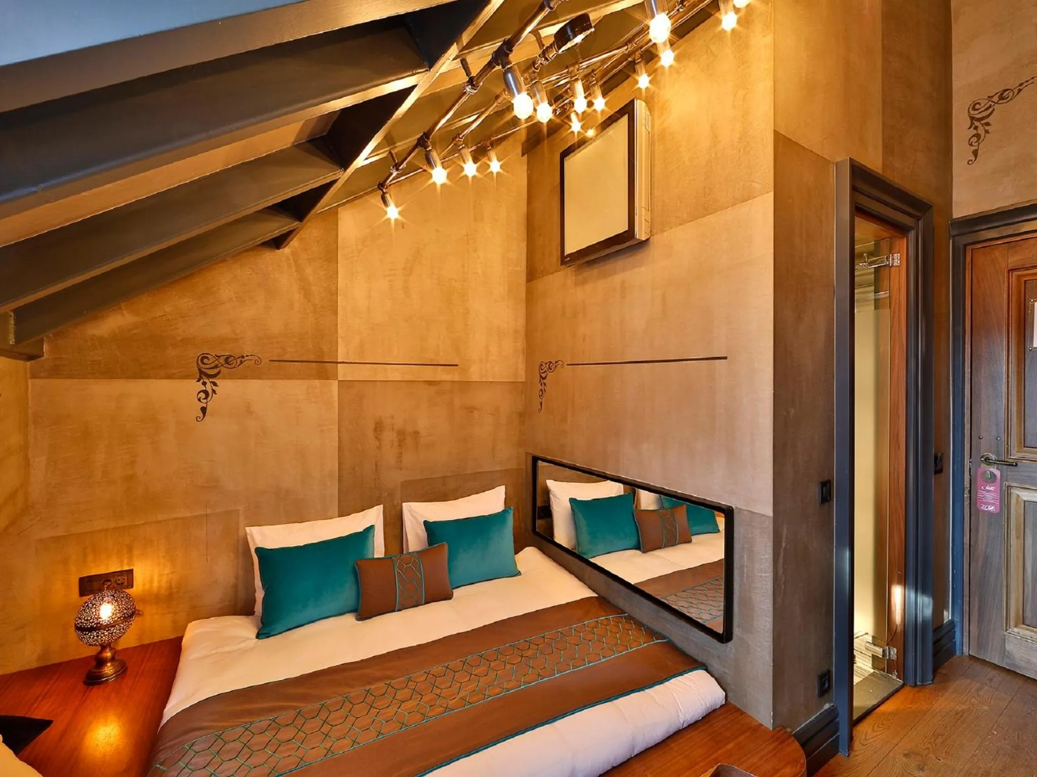 Shower, Bed in Sanat Boutique Hotel Pera