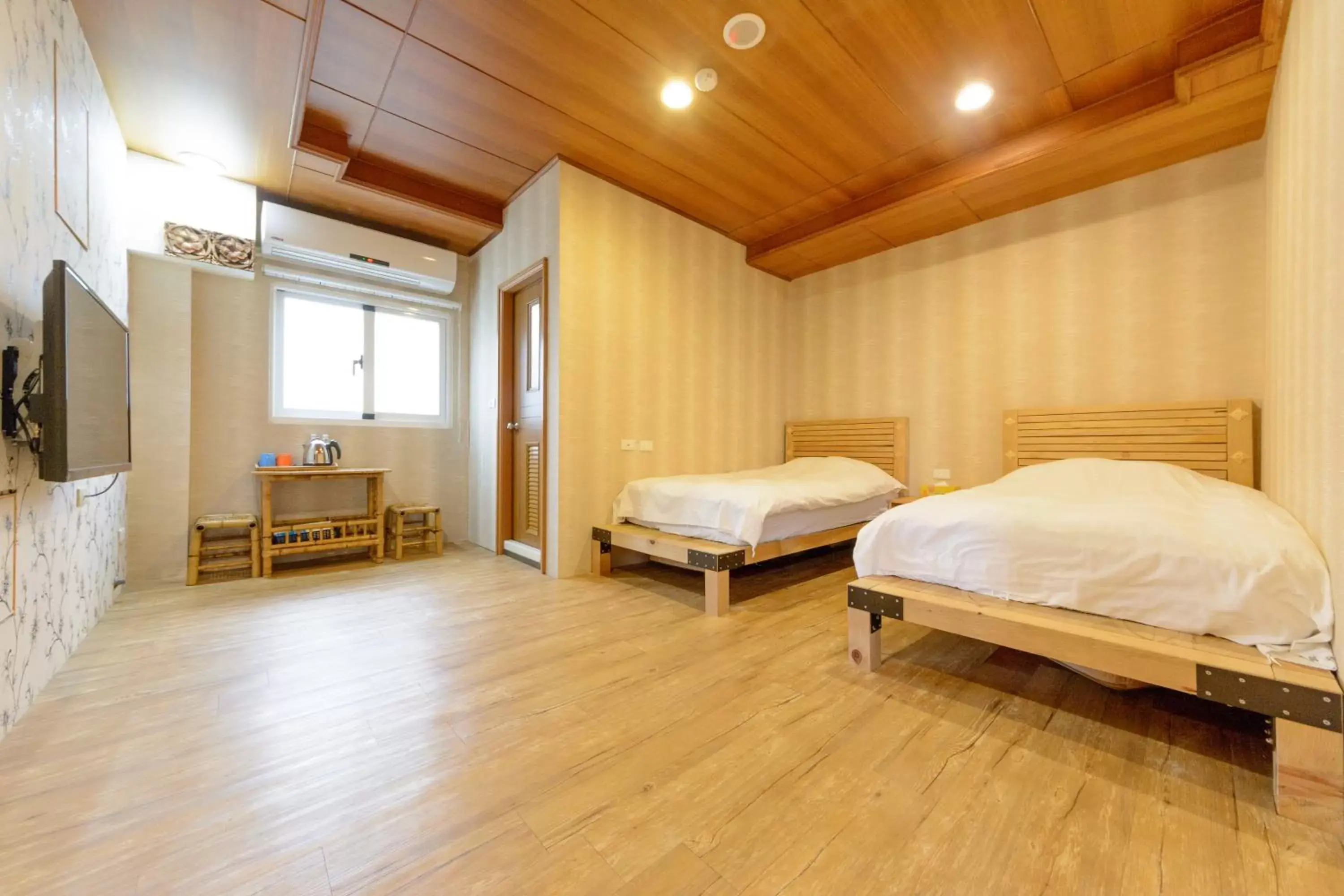 Twin Room with Private Bathroom in Owl Castle Twin Room with Private Bathroom in Owl Castle