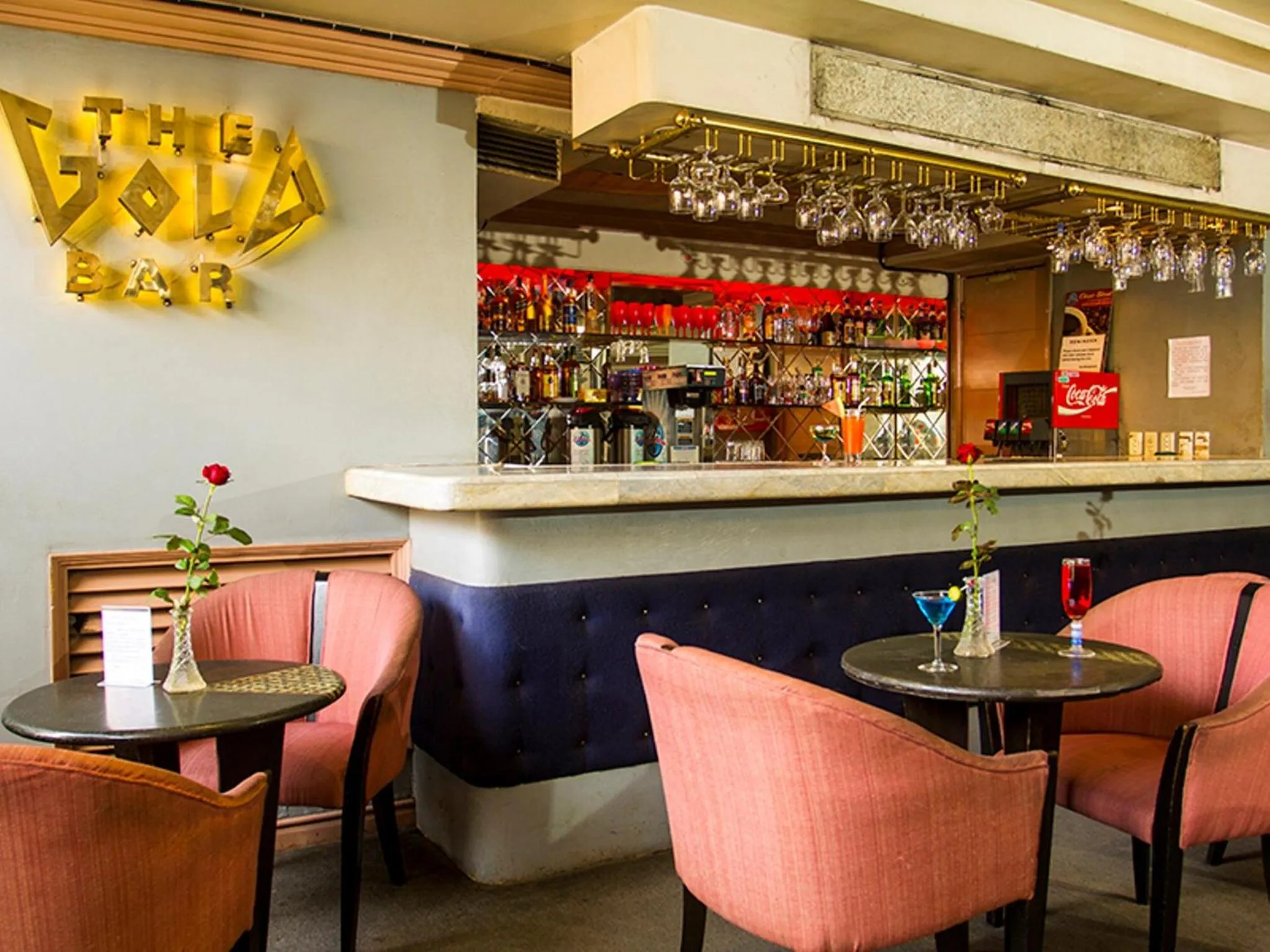 Restaurant/places to eat in Grand City Hotel Inc.