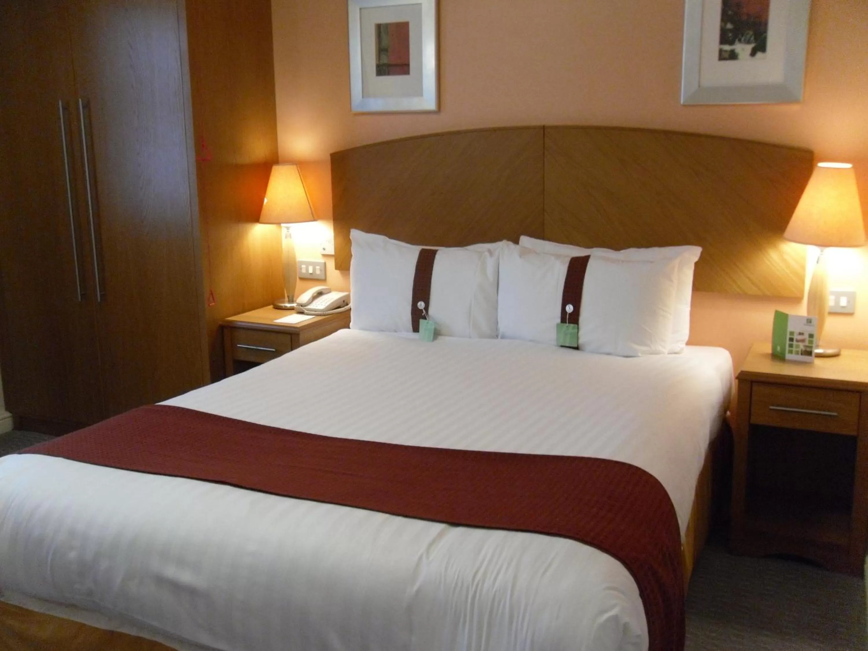 Photo of the whole room, Bed in Holiday Inn Manchester West by IHG