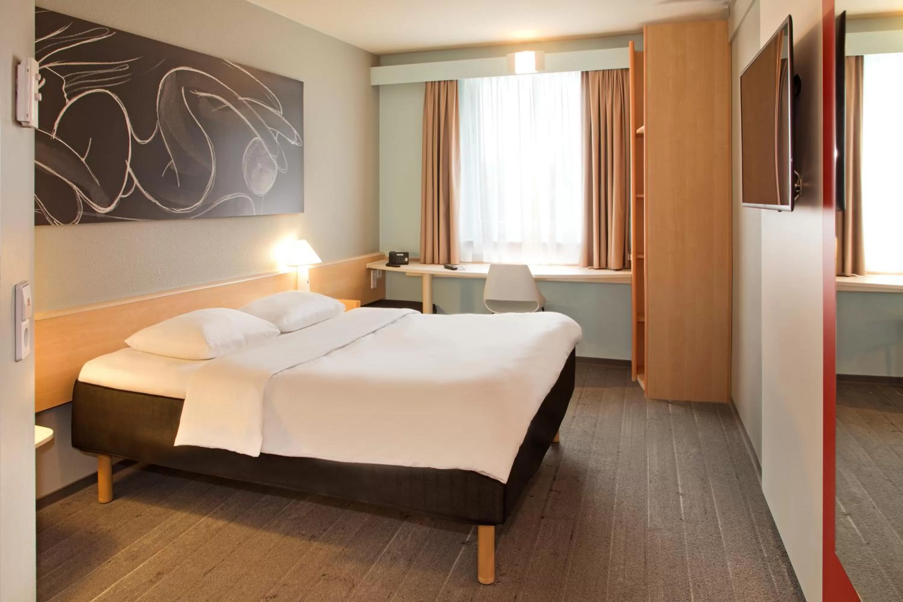 Bed in ibis Jena City
