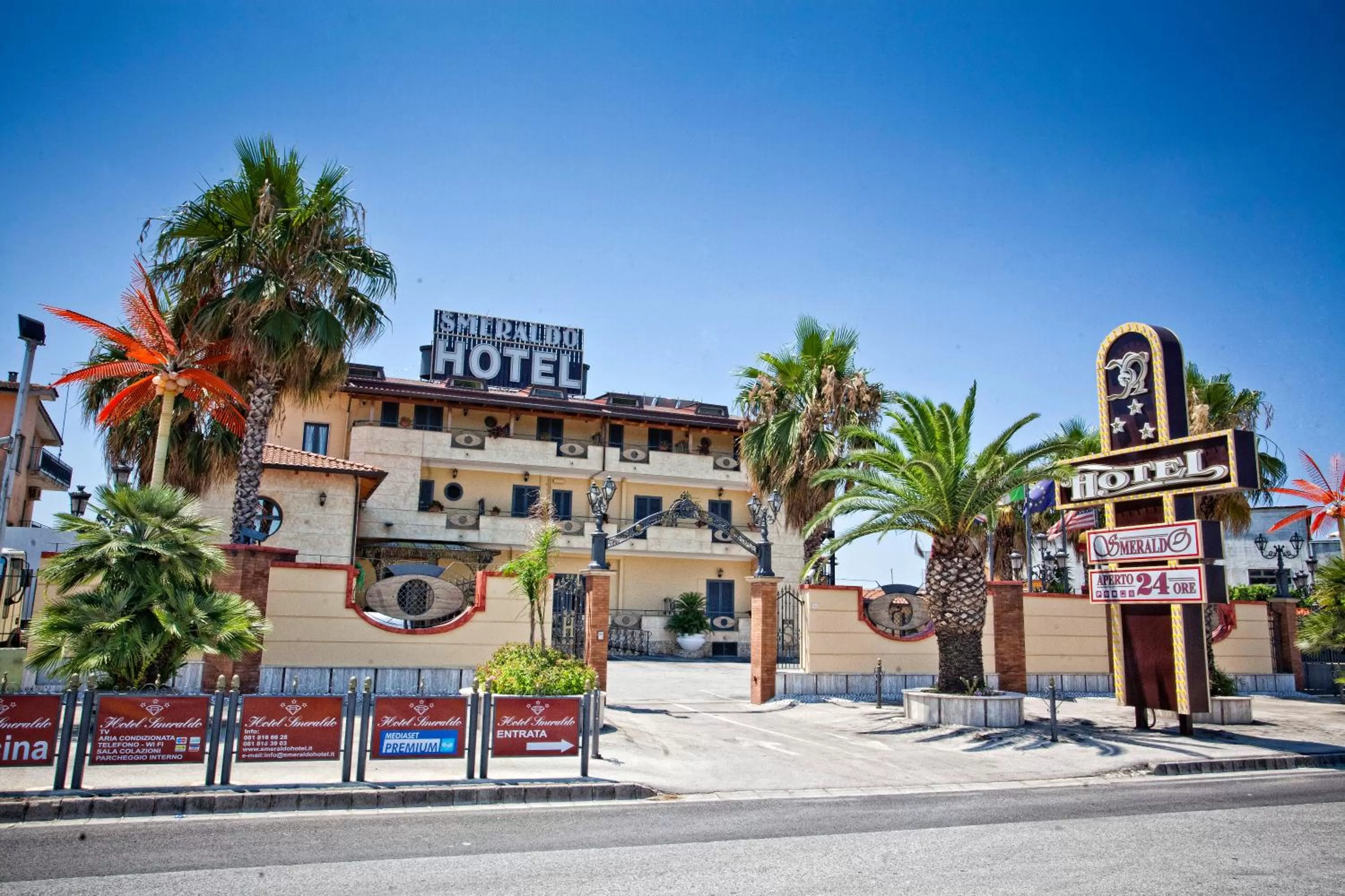 Facade/entrance in Hotel Smeraldo