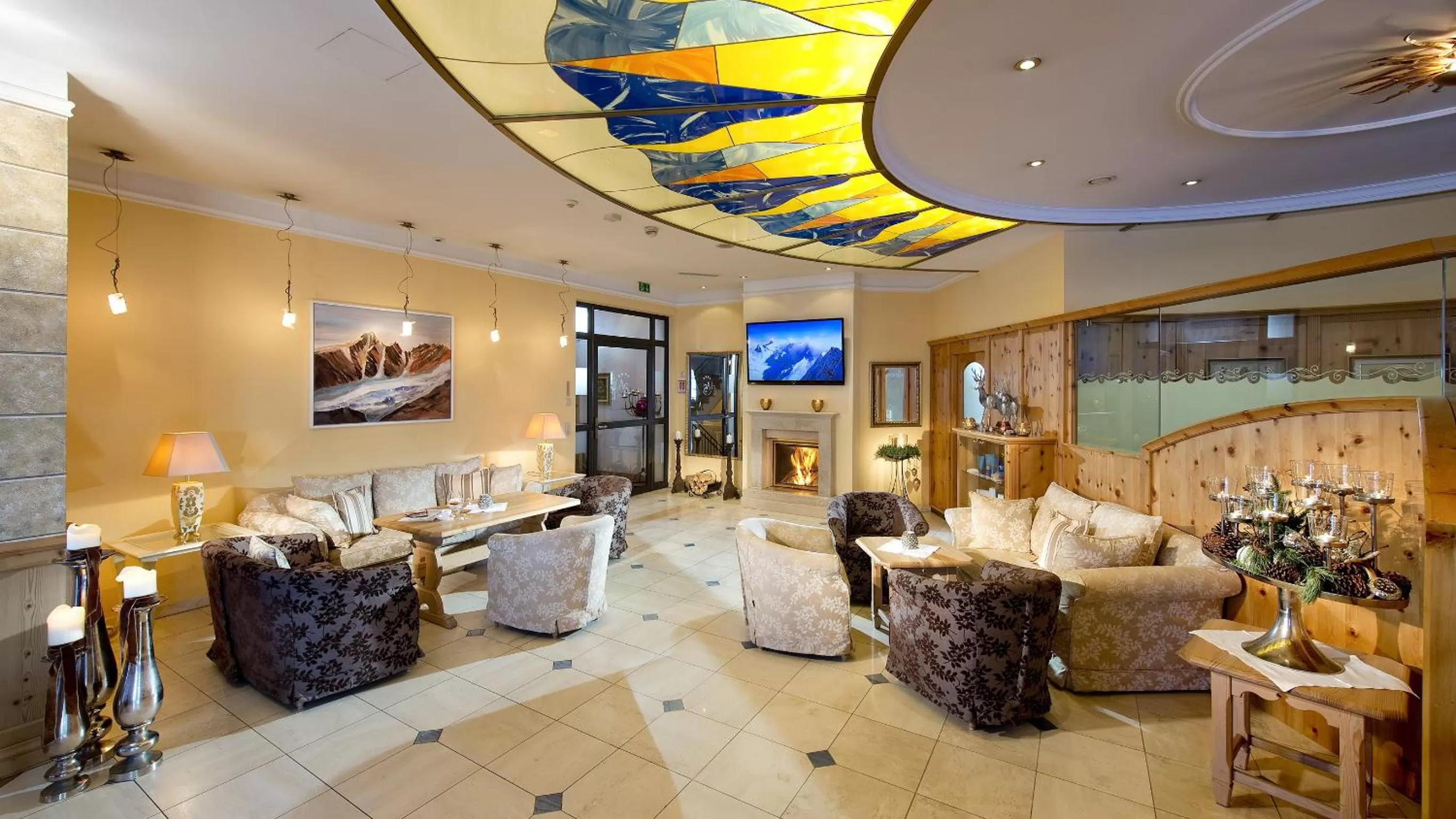 Lounge or bar in Hotel AlpenSchlössl