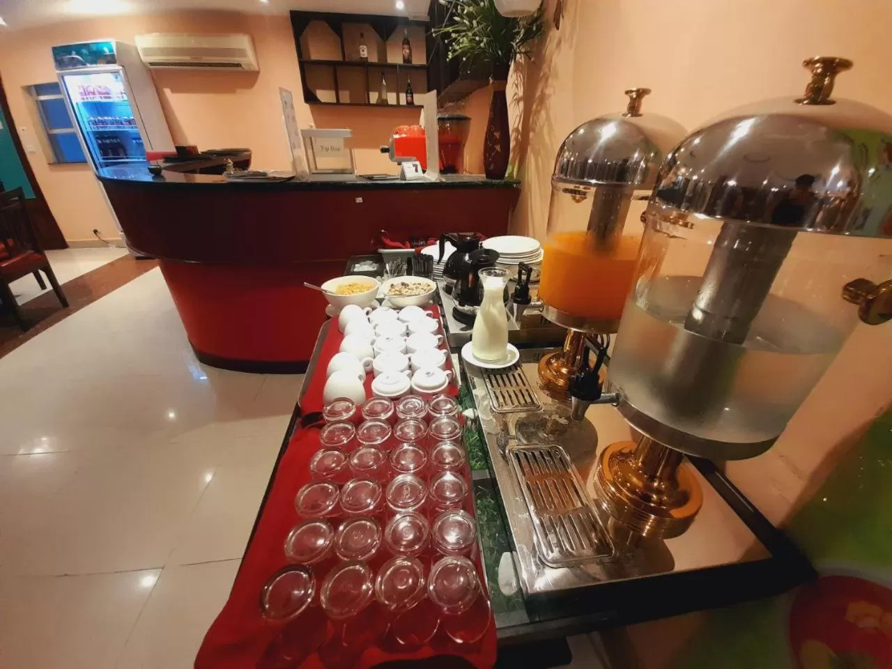 Restaurant/places to eat in Silver Mounts Hotel