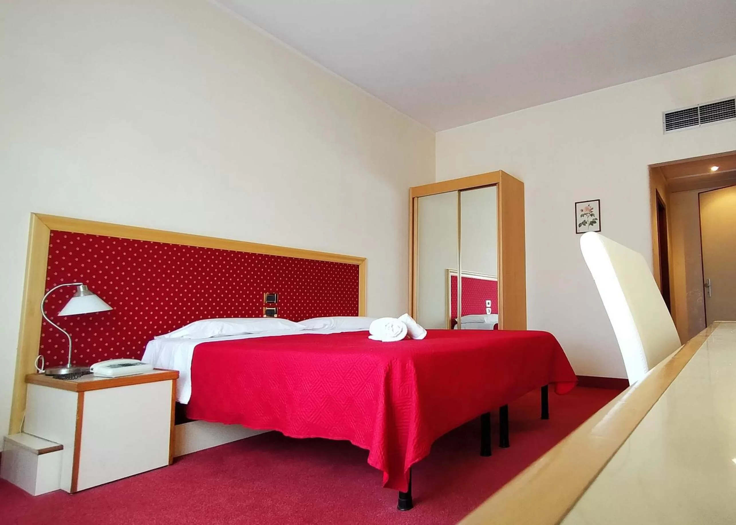 Property building, Bed in Hotel Palace Masoanri's