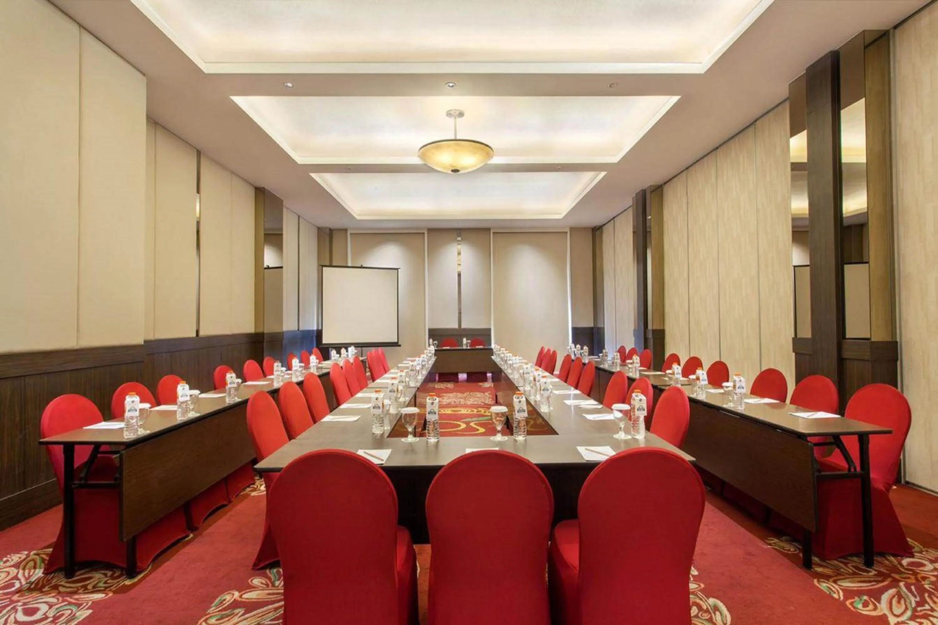 Business facilities in Days Hotel & Suites by Wyndham Jakarta Airport