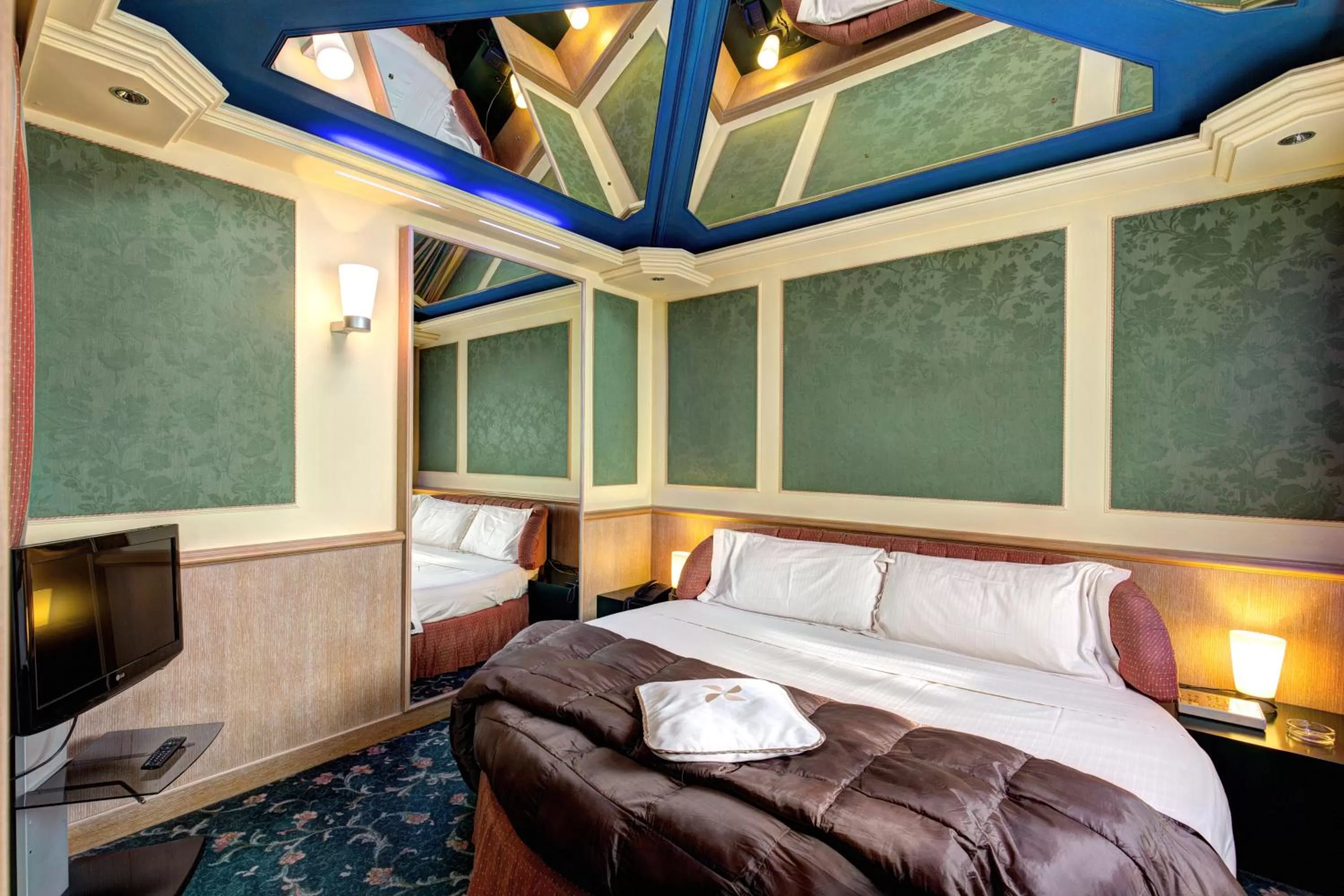 Bedroom, Bed in Hotel Motel Regal