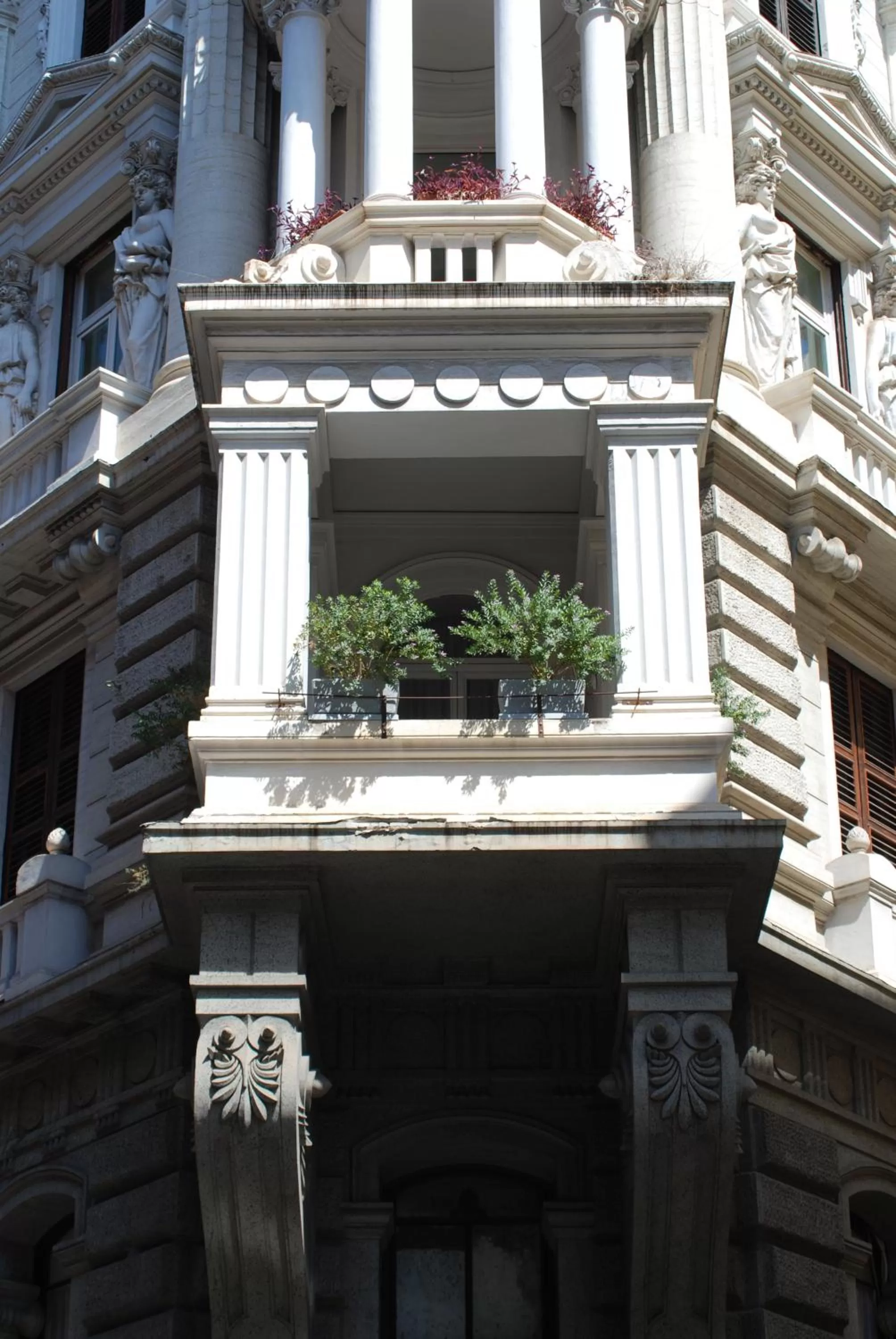 Property building in Hotel Le Petit