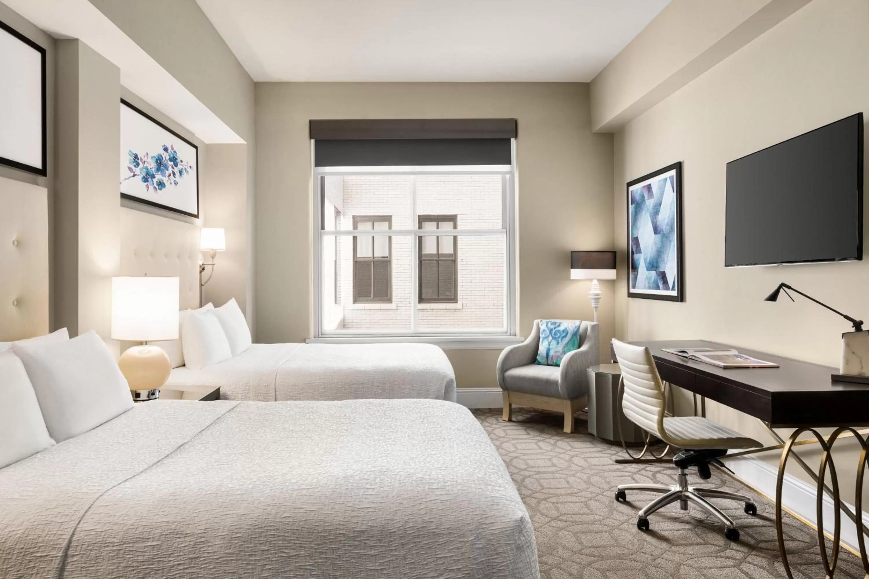 Photo of the whole room, Bed in Magnolia Hotel Denver, a Tribute Portfolio Hotel