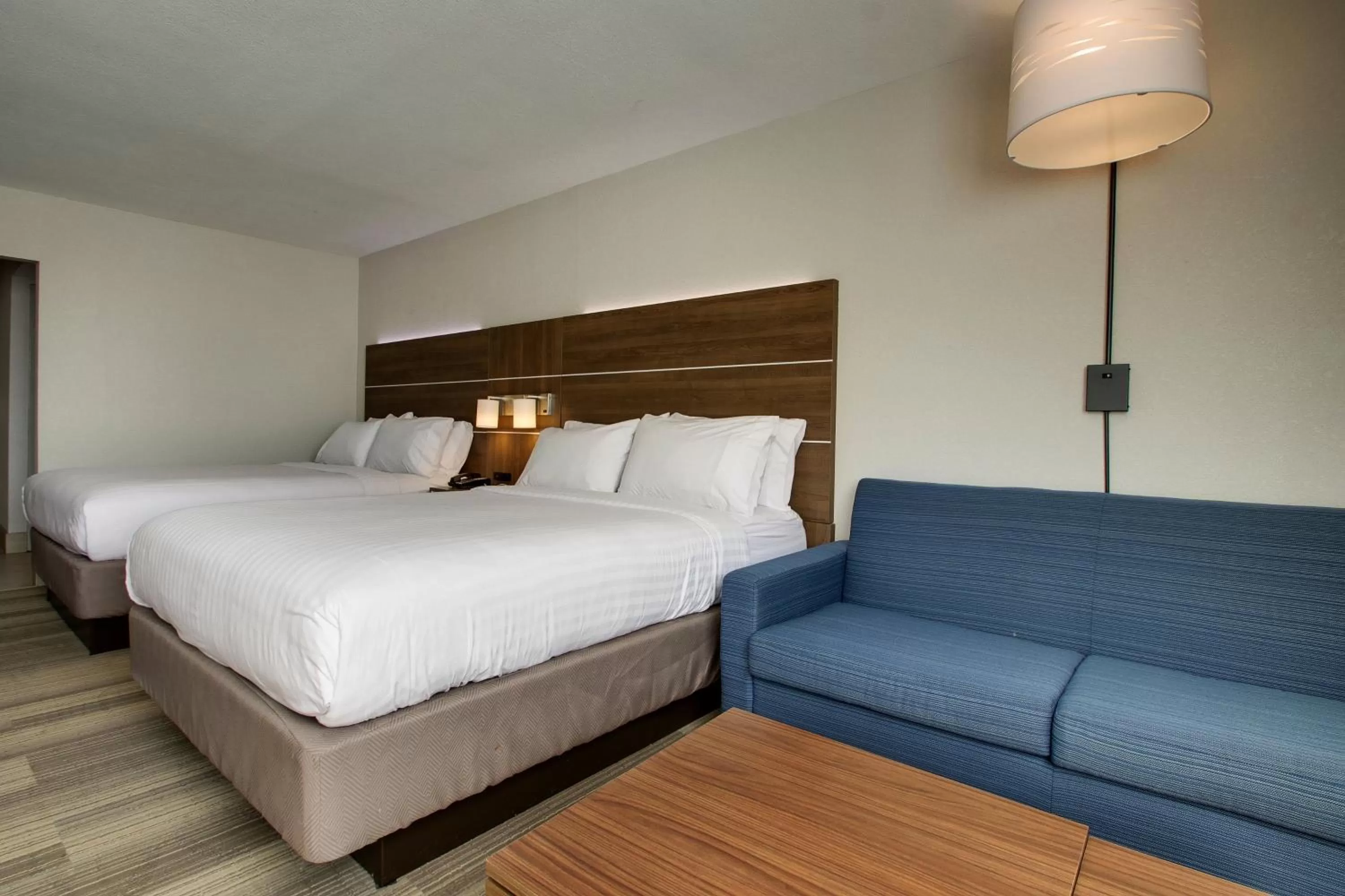 Photo of the whole room, Bed in Holiday Inn Express & Suites Wapakoneta by IHG