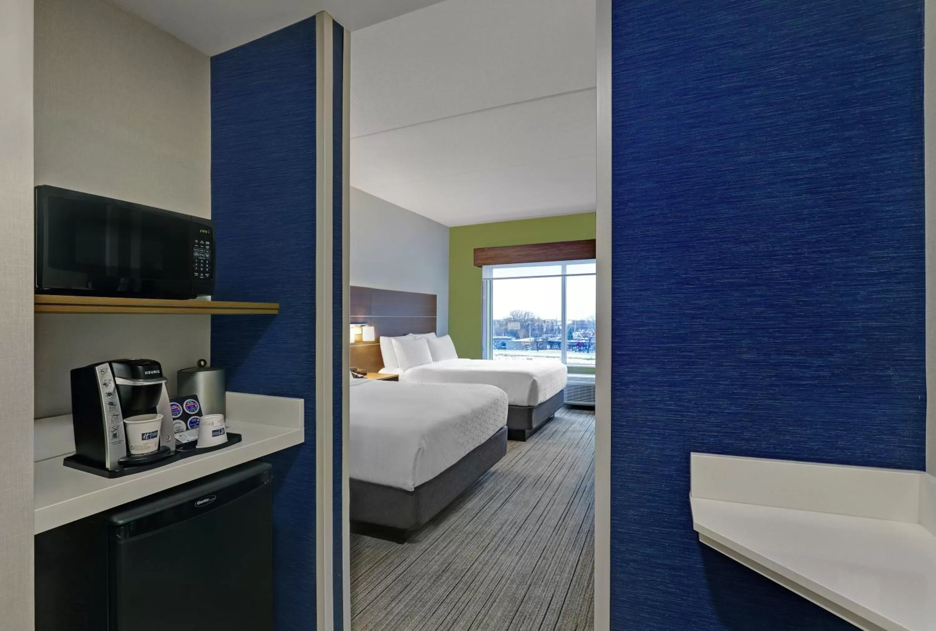 Coffee/tea facilities, Bed in Holiday Inn Express & Suites - Collingwood