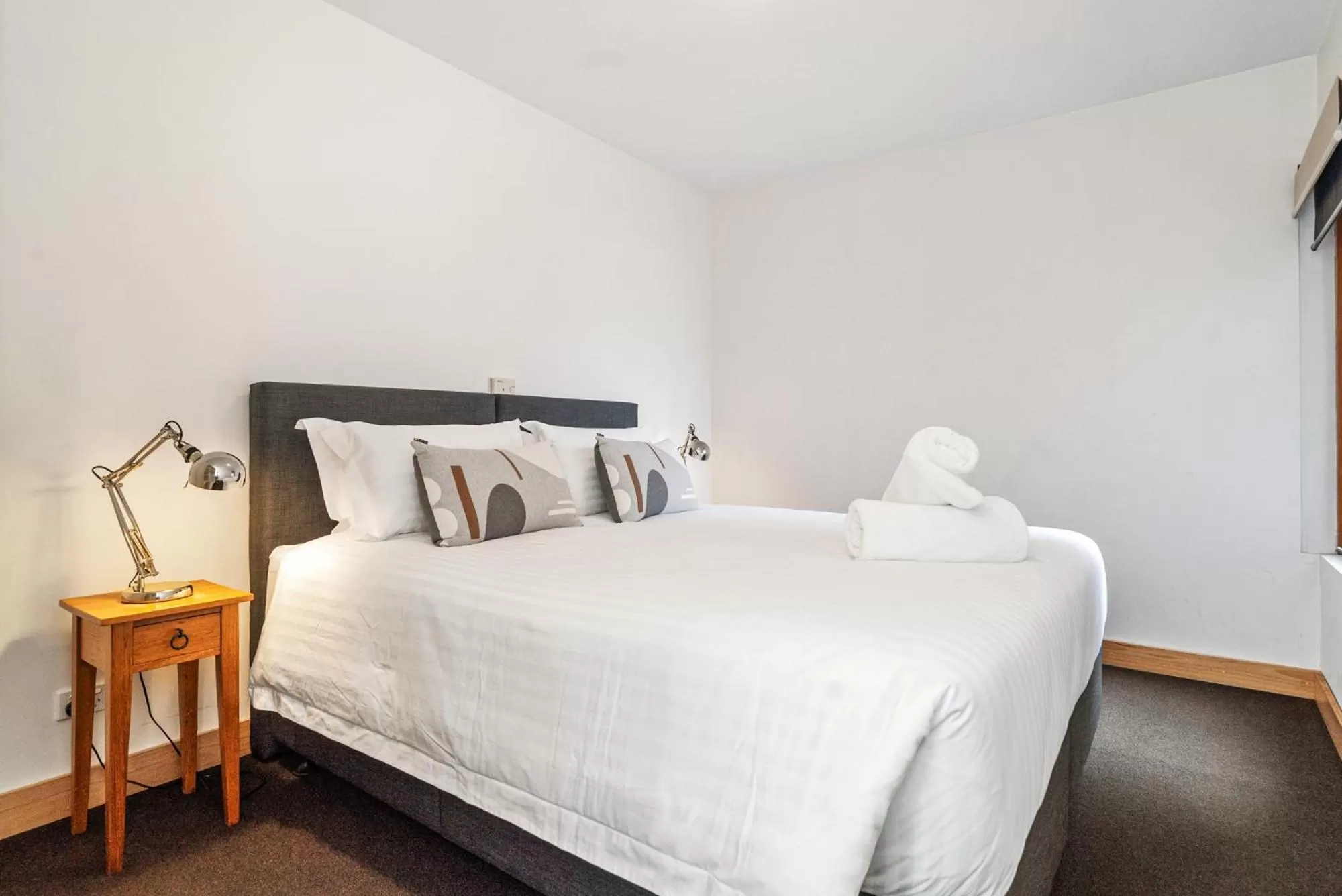 Bedroom, Bed in Alpine Woodsmoke Apartments