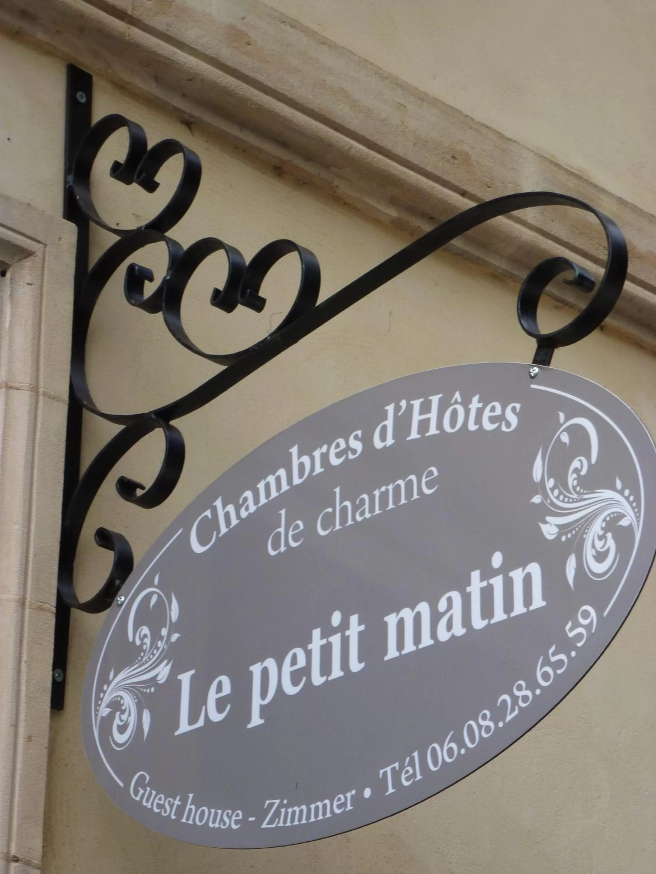 Decorative detail in Le Petit Matin