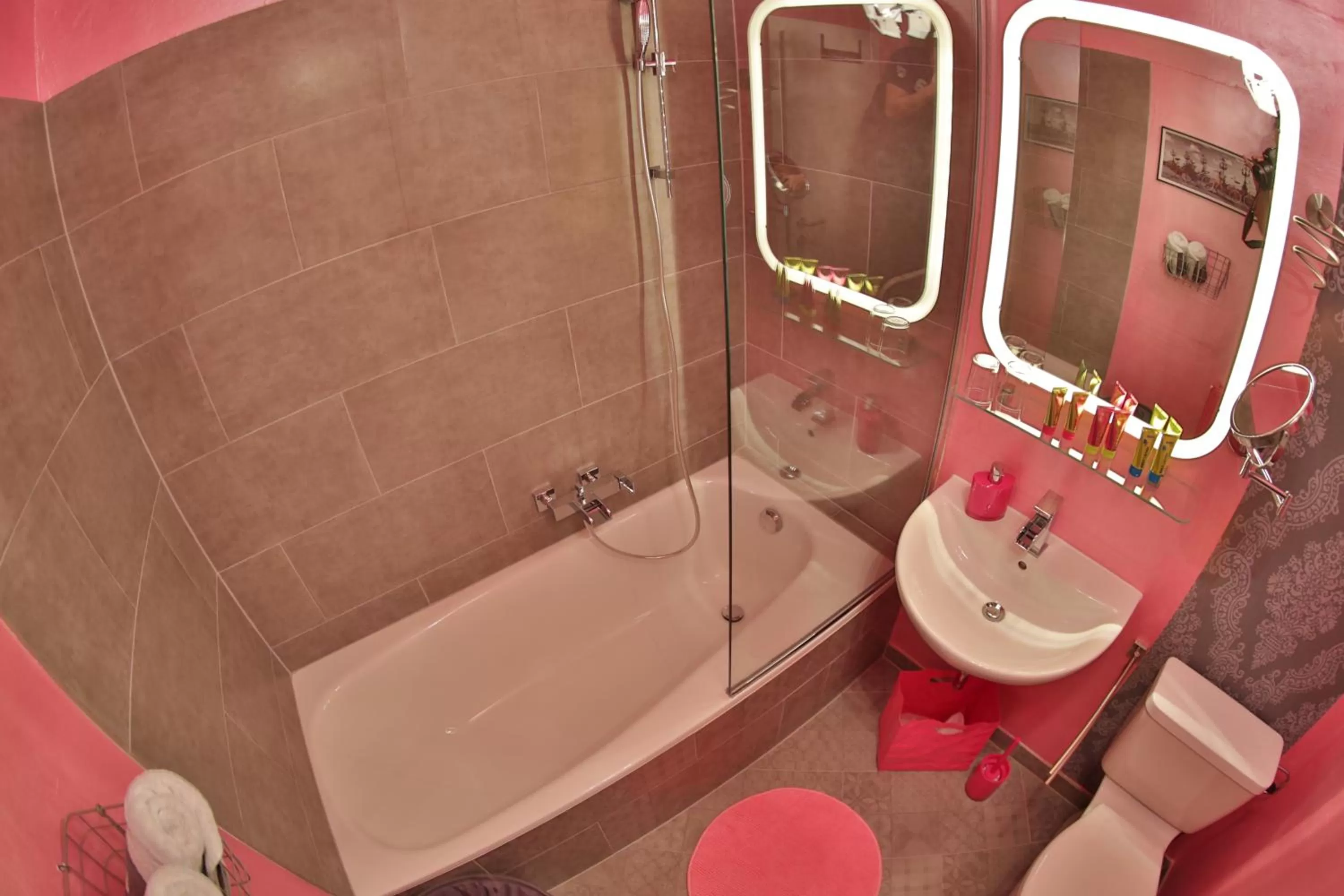 Toilet in Das Hotel Stern, B&B KG - digital & contactless check-in