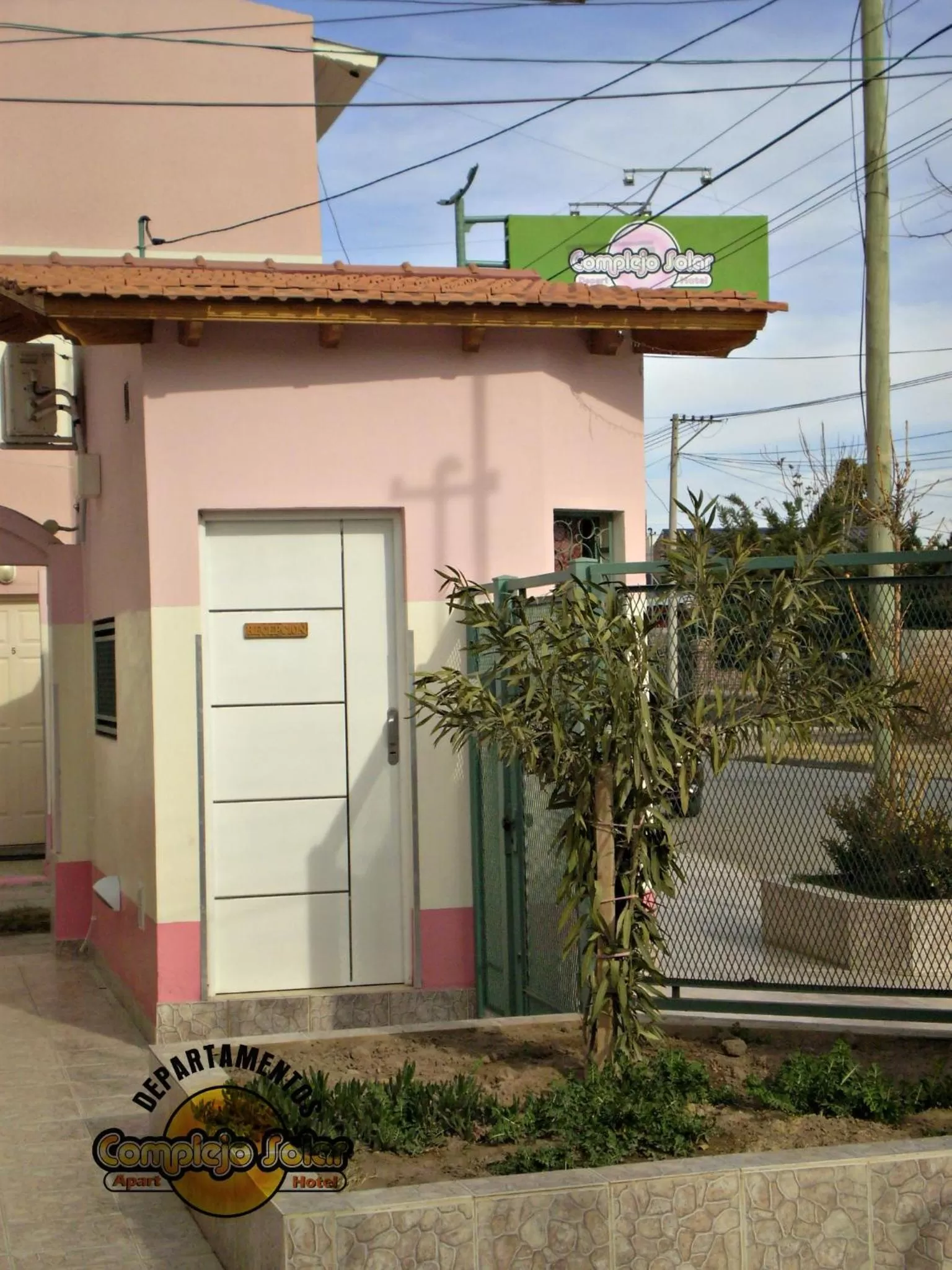 Facade/entrance in Complejo Solar Apart