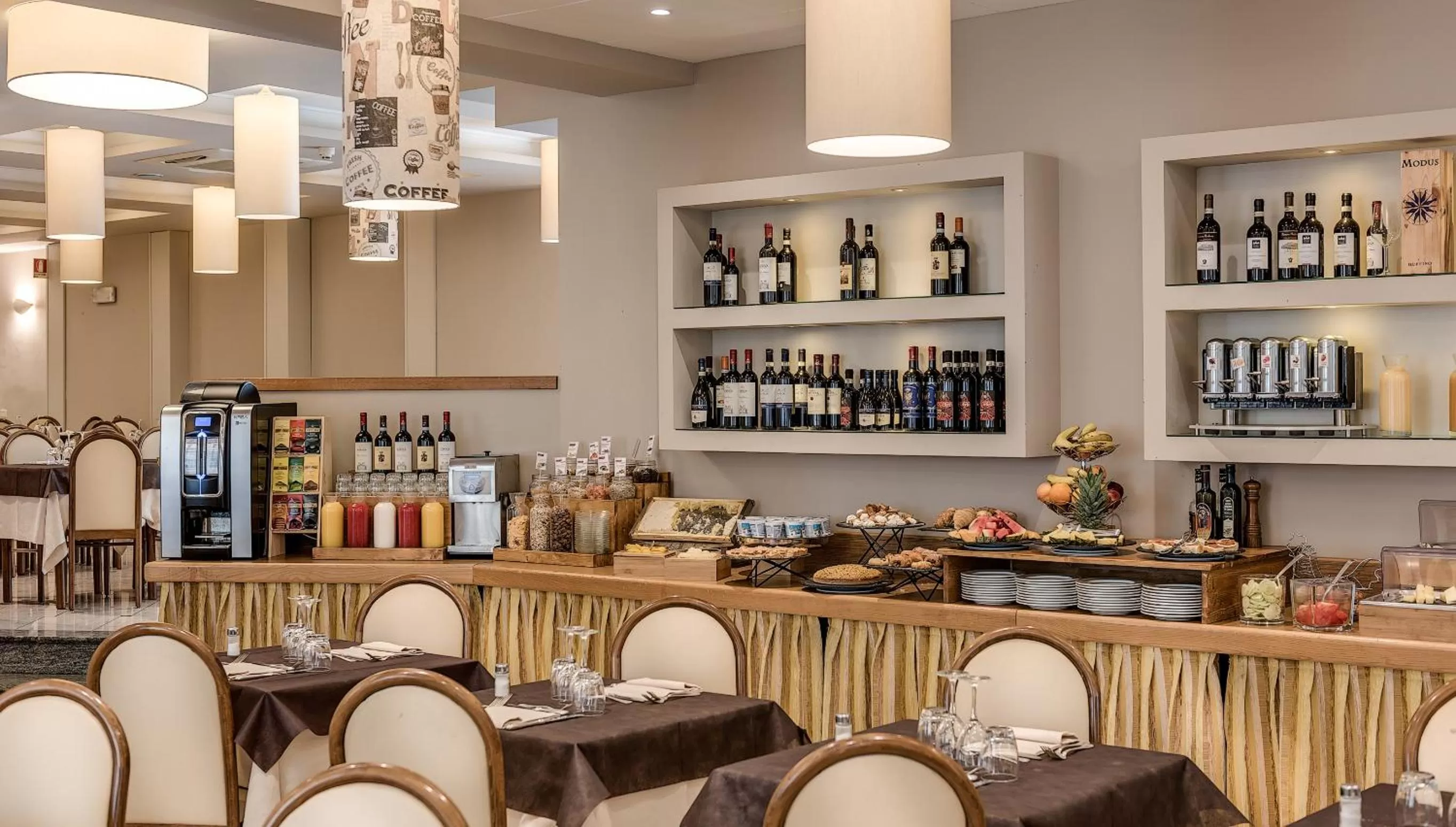 Restaurant/places to eat in Hotel Boston