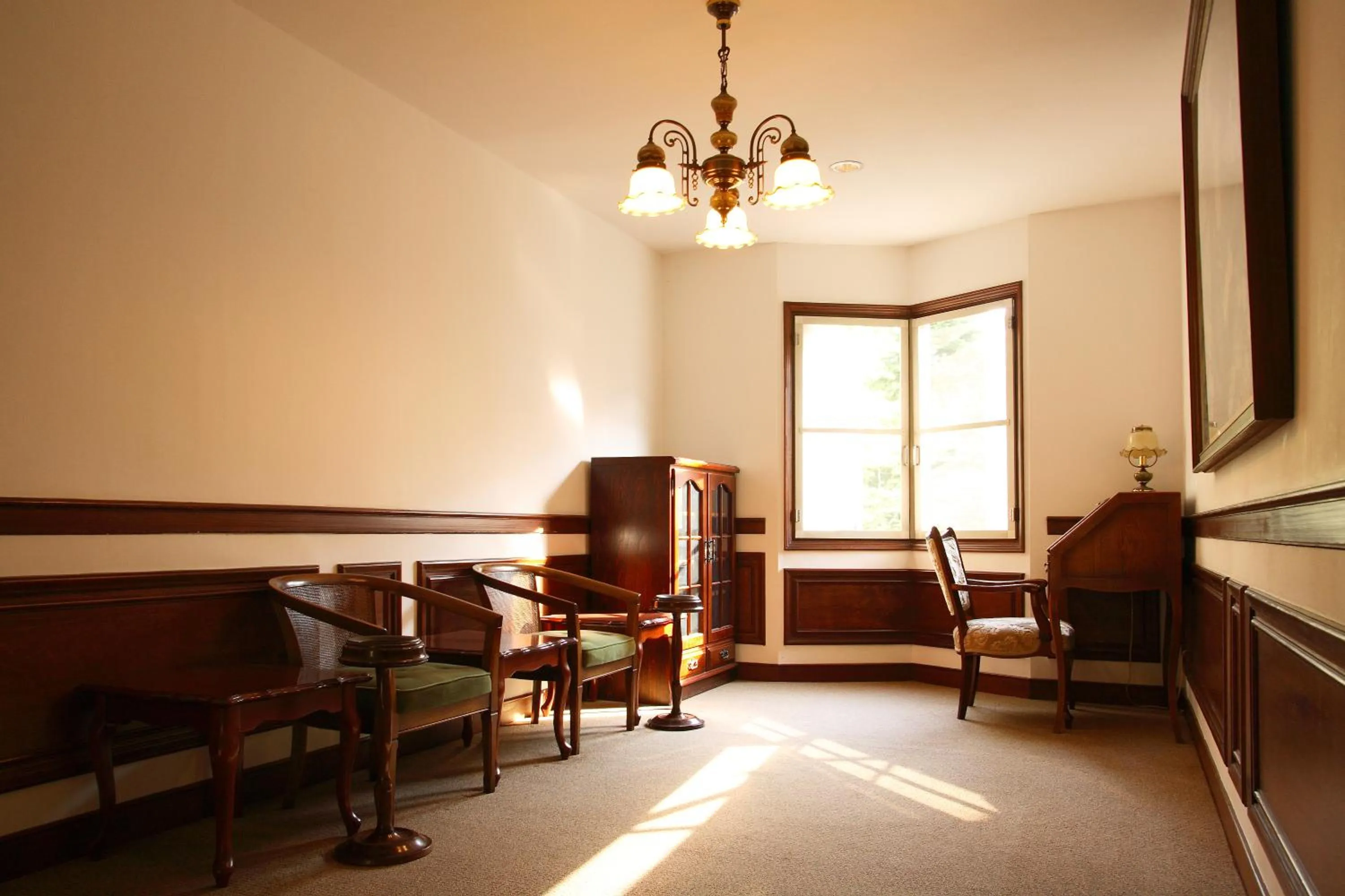 Communal lounge/ TV room in Kyu Karuizawa Hotel Otowa No Mori