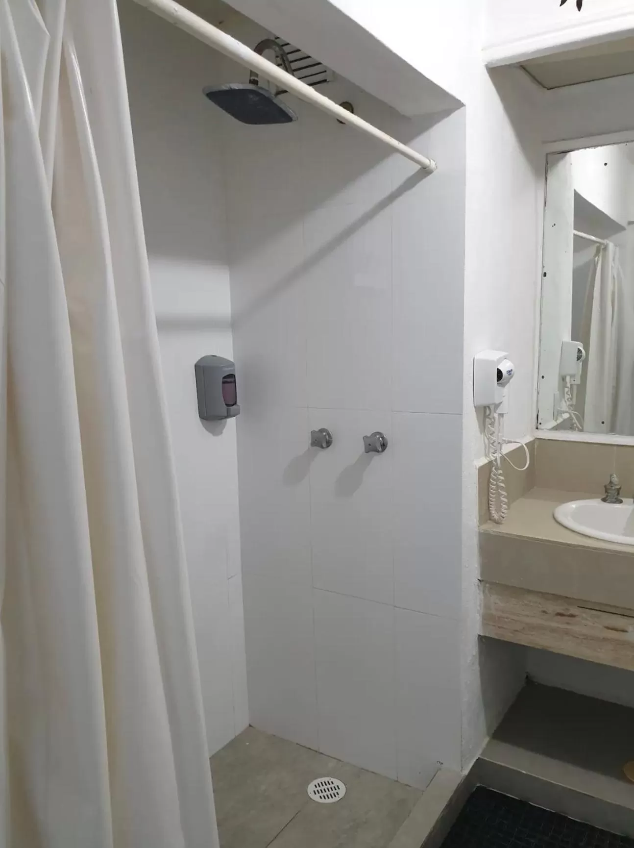 Bathroom in Cancun Beach&Sunrise