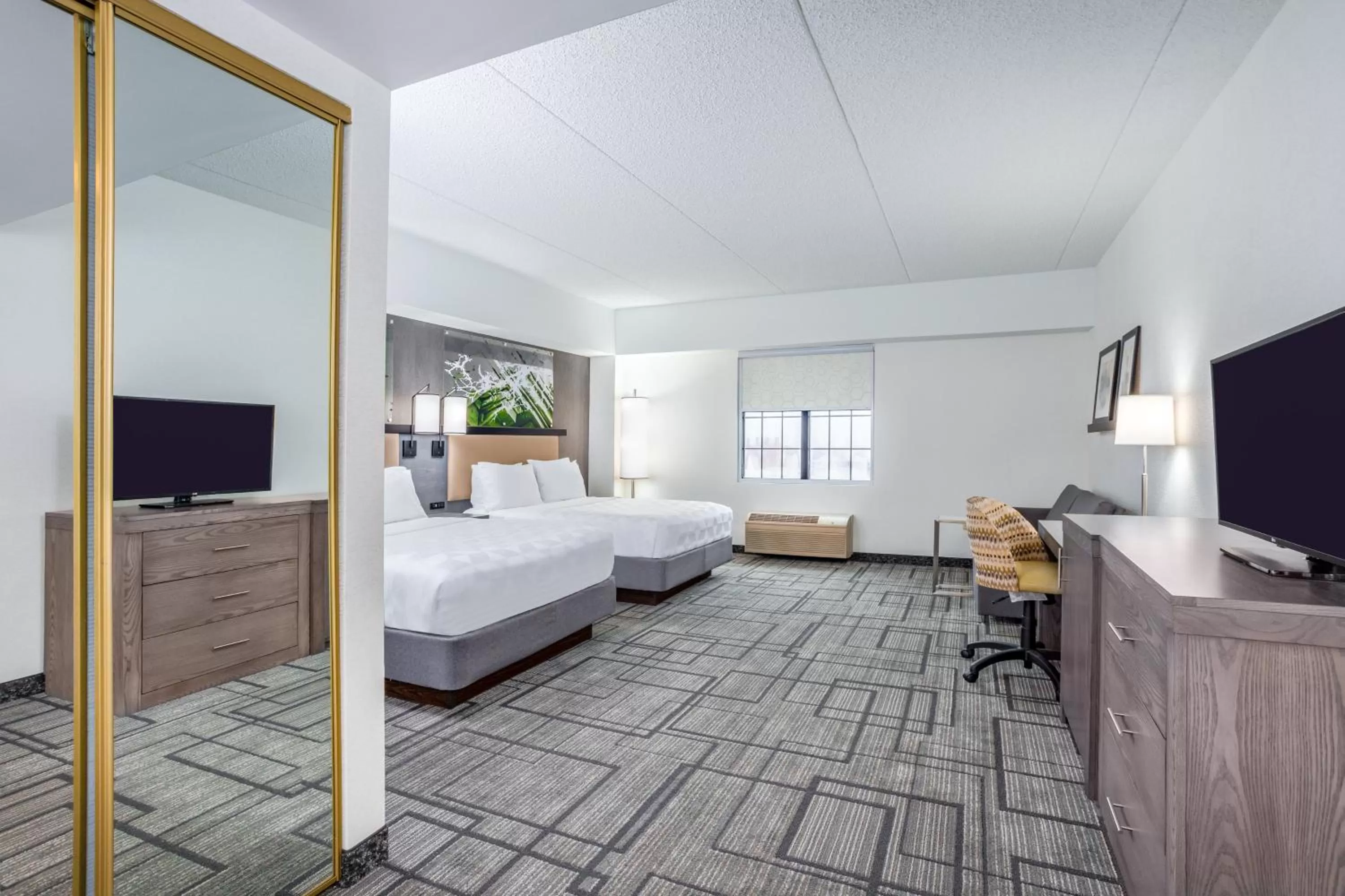 Photo of the whole room, Bed in Holiday Inn Lafayette-City Centre by IHG