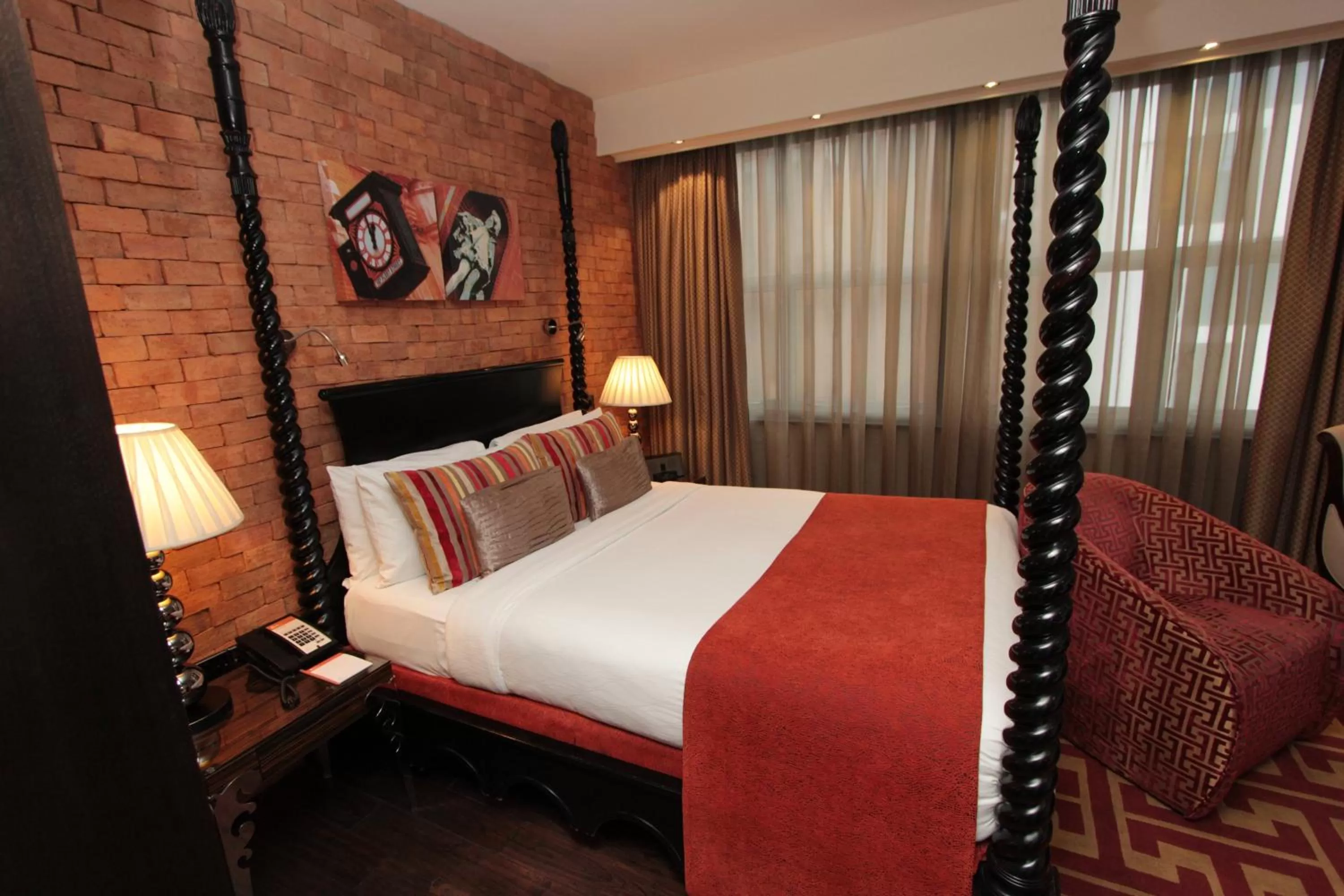 Photo of the whole room, Bed in Hotel Indigo London Tower Hill by IHG