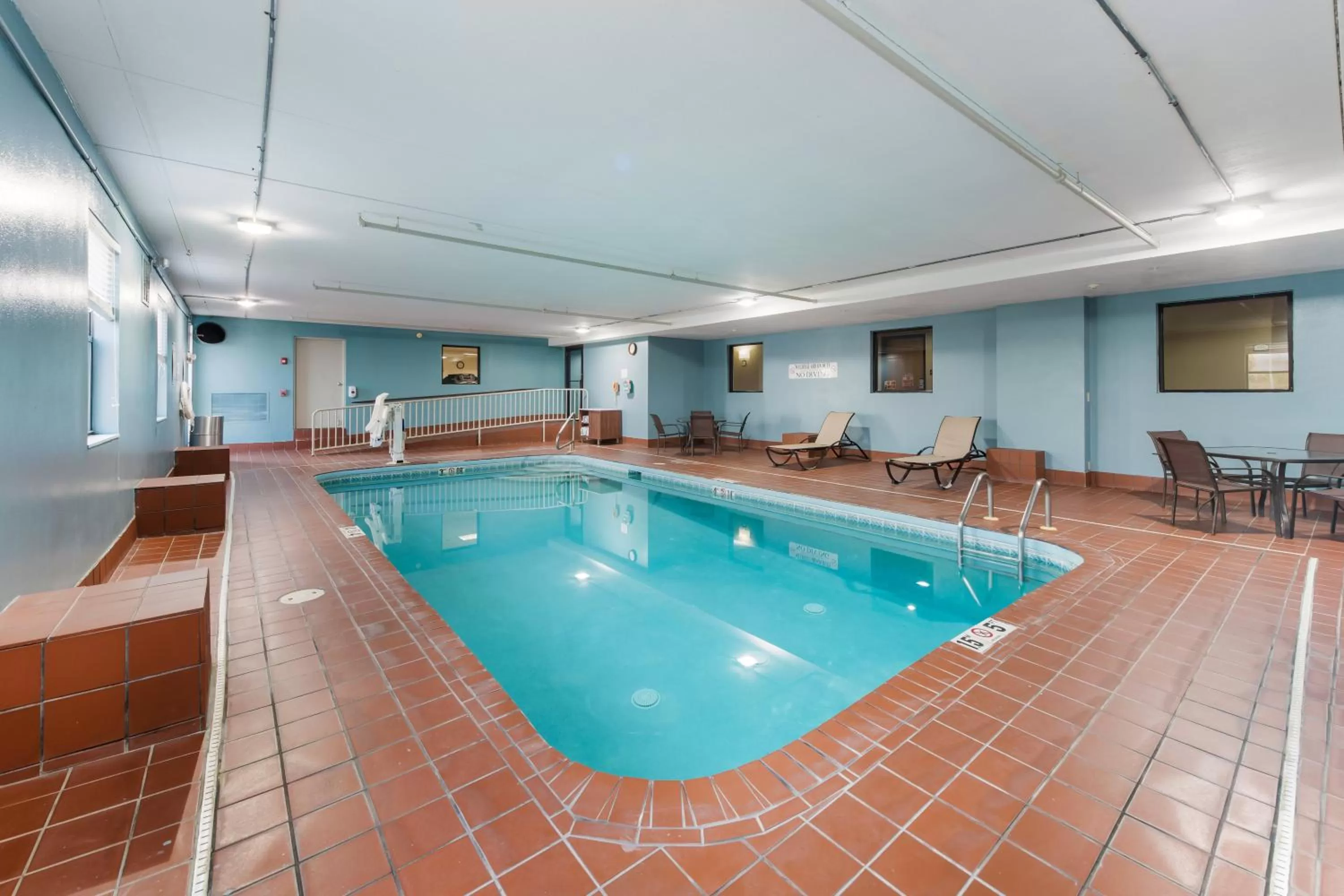 Swimming pool in Holiday Inn Express London-I-70 by IHG