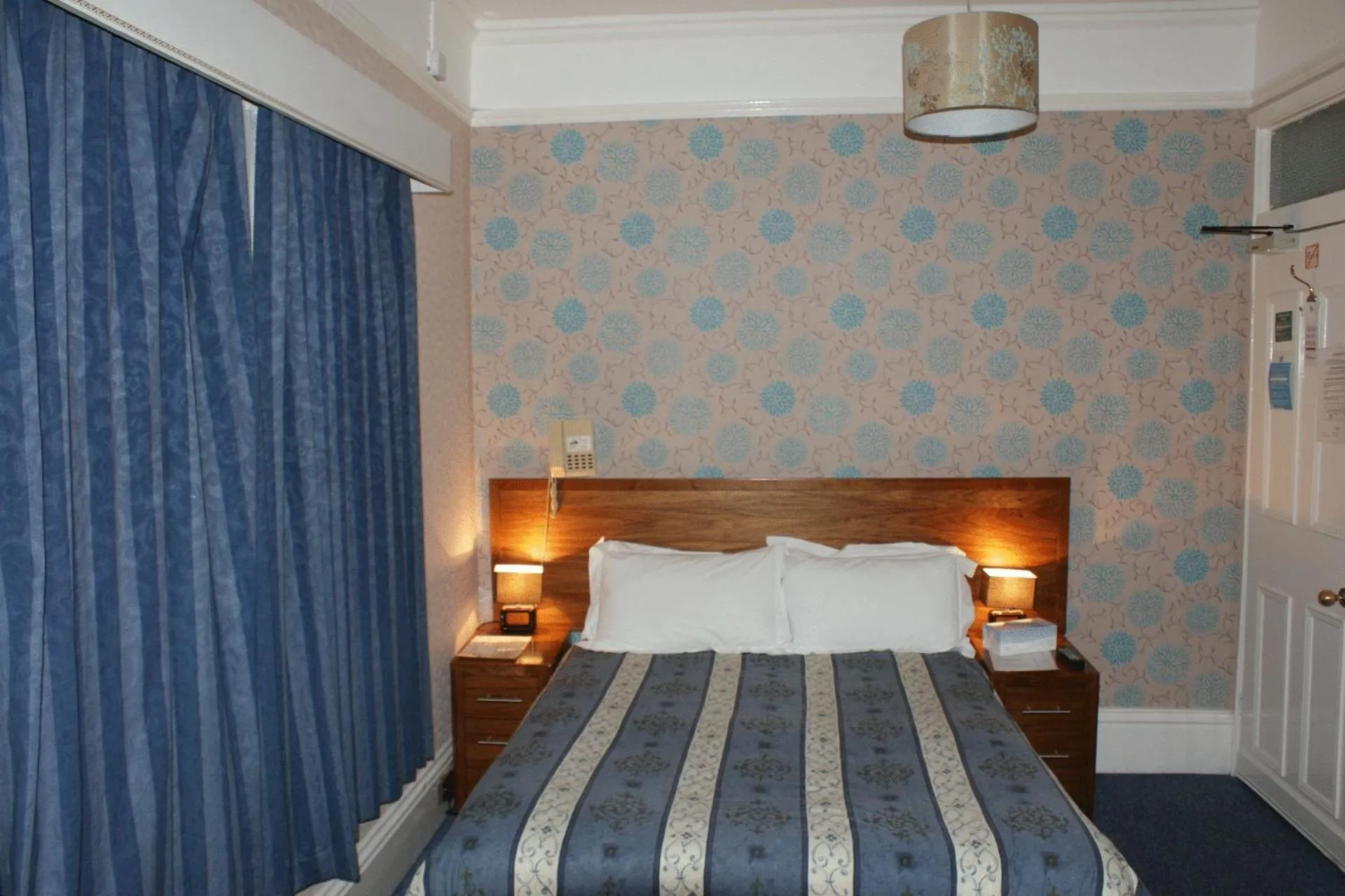Bed in Kirkdale Hotel