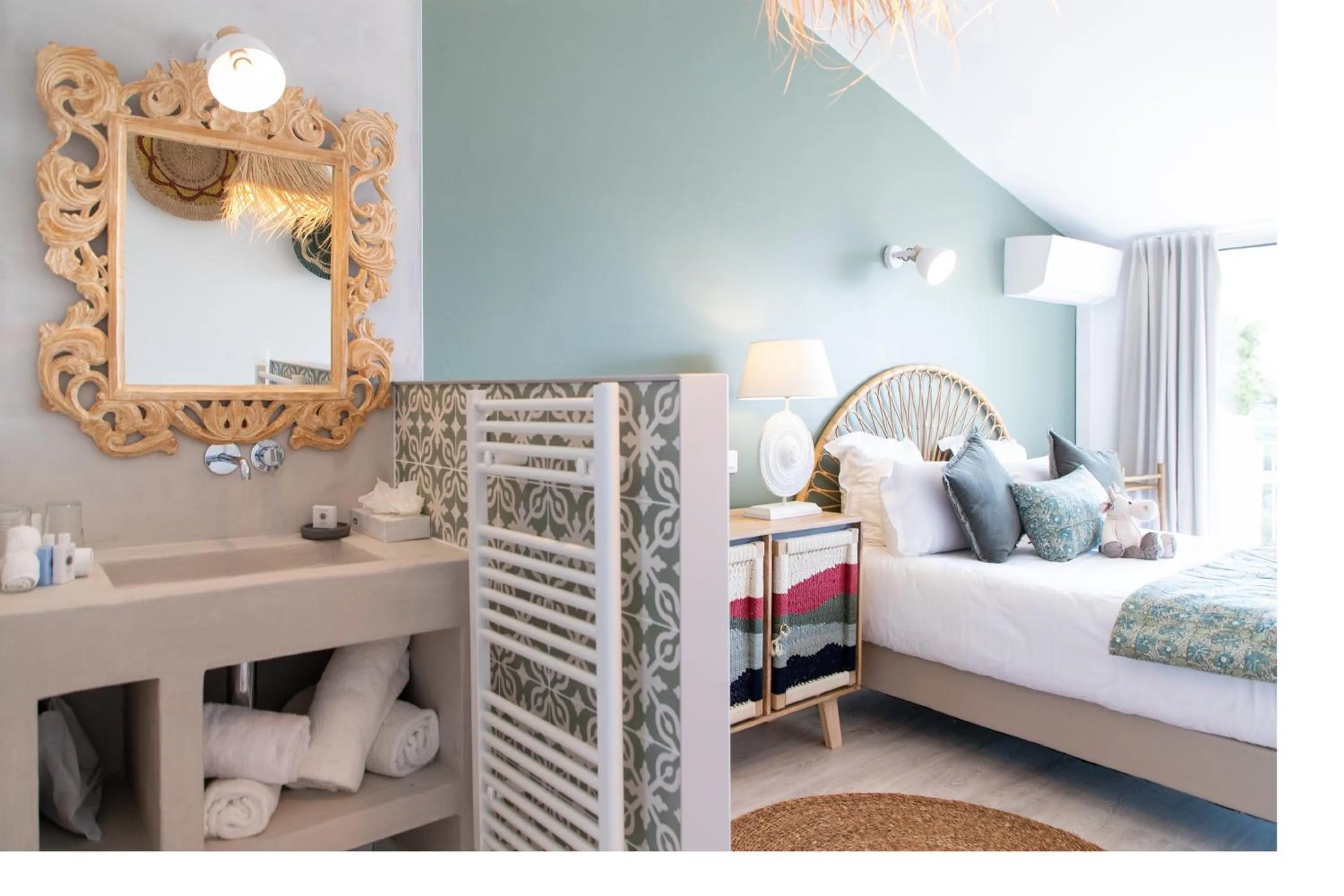 Photo of the whole room, Bed in Hôtel Font Mourier