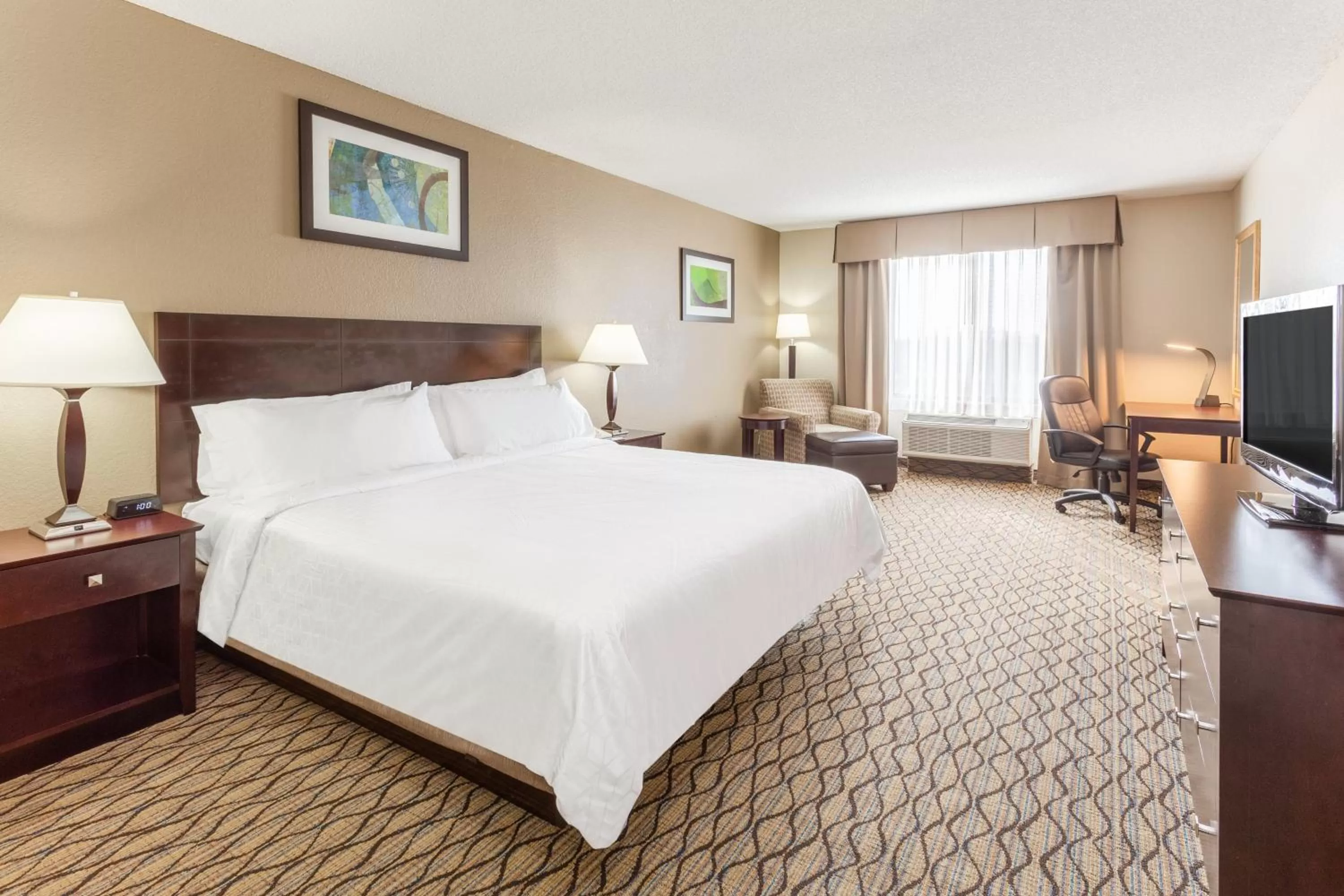 Photo of the whole room, Bed in Holiday Inn Express Charles Town by IHG