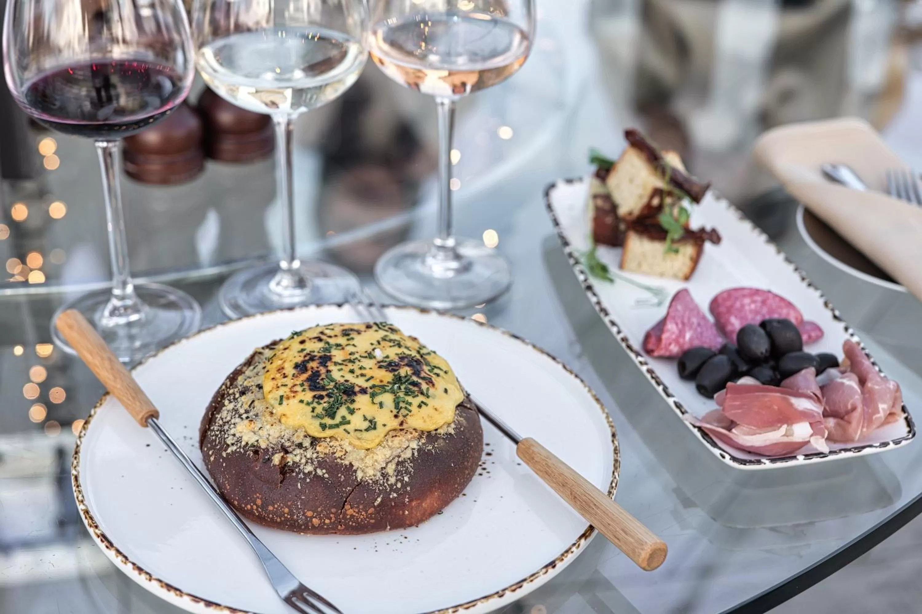 Food and drinks in Meldrum House Hotel Golf And Country Estate